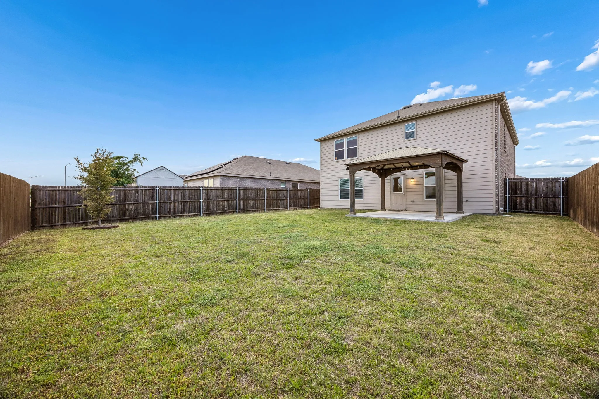 Single Family Residence For Sale in Denton County , 805 Harefield, Haslet, Texas 76052, 4 Bedroom, 3 Bathroom, 2 Garage spaces, 2,344 Sqft, built in 2022, mls#21228213, Real Estate Agent in Haslet, Homes For Sale in Denton county, Homes For Sale in Haslet, Realtor in Haslet Texas, Real Estate Brokerage Independent Realty Texas, Luminita Cordes Realtor