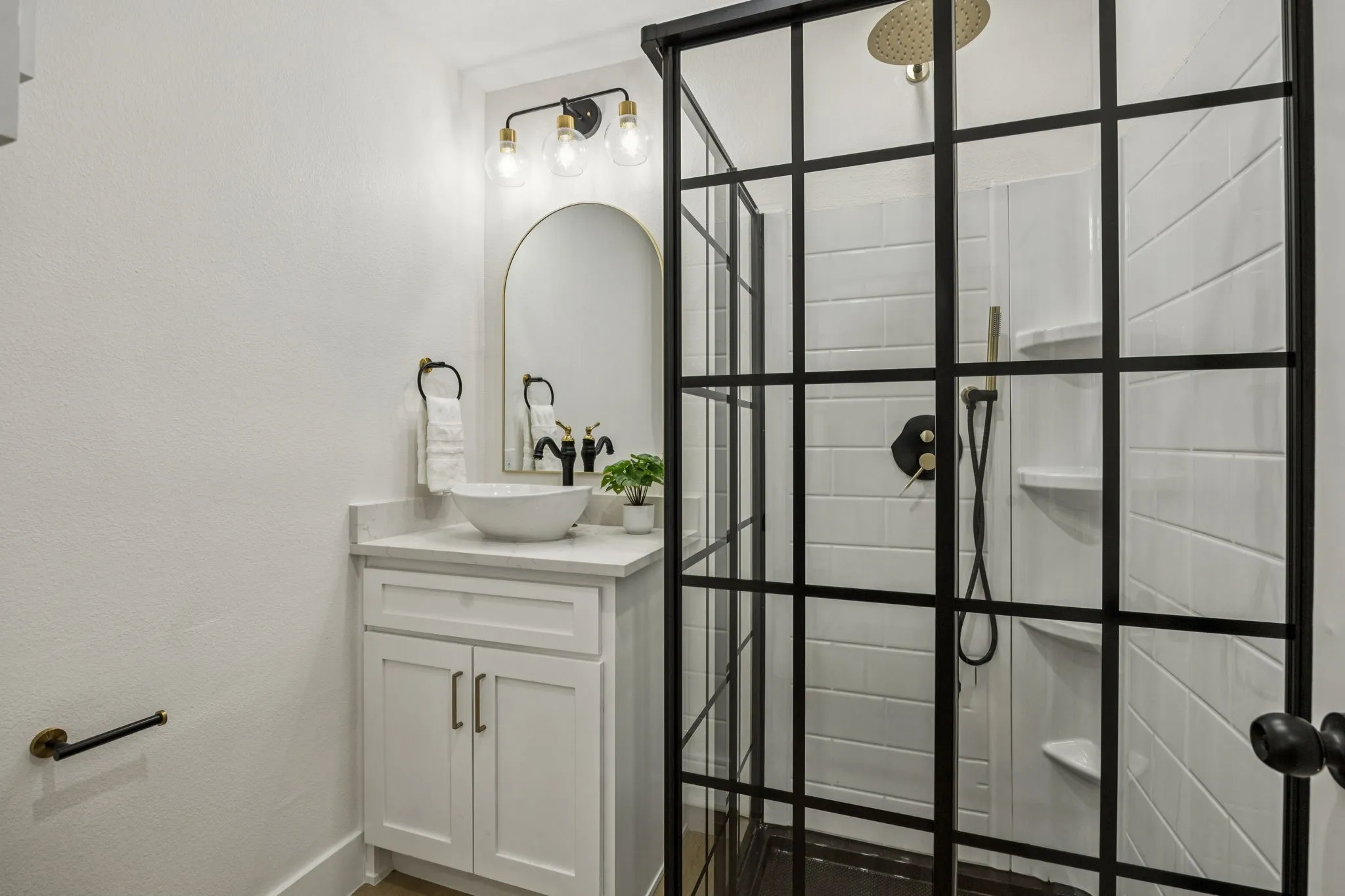 Guest bath 1