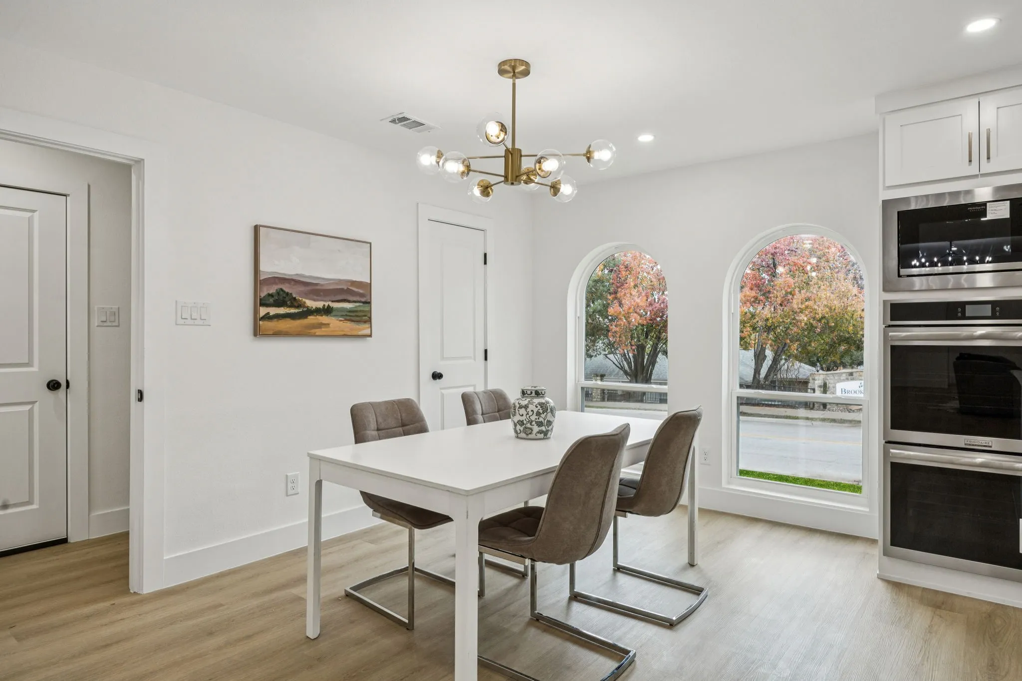 Breakfast room.