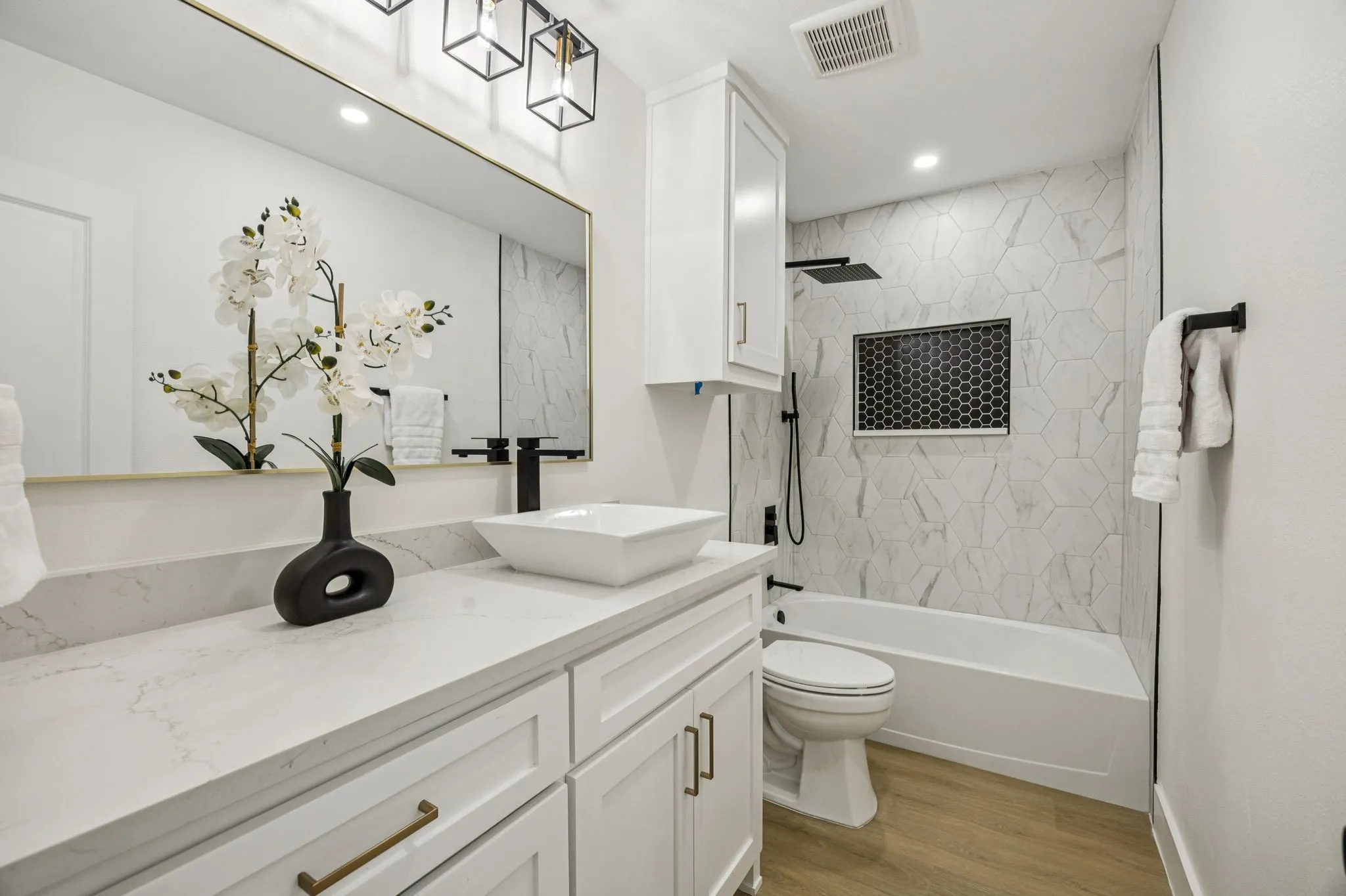 Guest bathroom 2