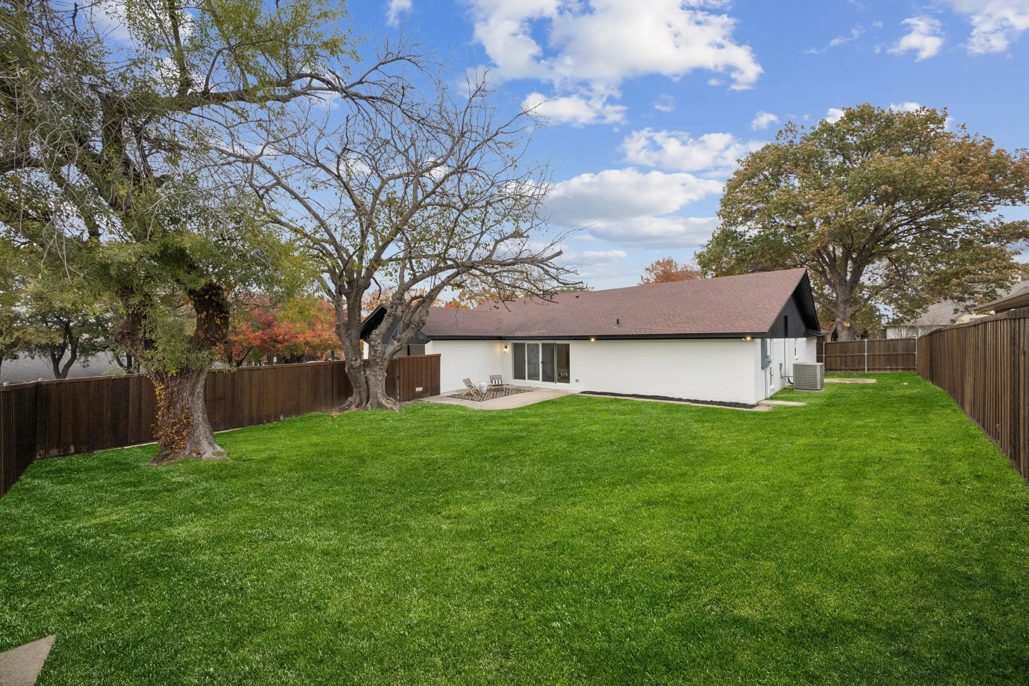 Single Family Residence For Sale in Dallas County , 3401 Valley View Lane, Garland, Texas 75043, 4 Bedrooms, 3 Bathrooms, 2 Garage spaces, 2,672 Sqft, built in 1973, Preowned, Price $459,900, mls#21225801, Real Estate Agent in Garland, Homes For Sale in Dallas county, Homes For Sale in Garland, Realtor in Garland Texas, Real Estate Brokerage Independent Realty Texas, Luminita Cordes Realtor