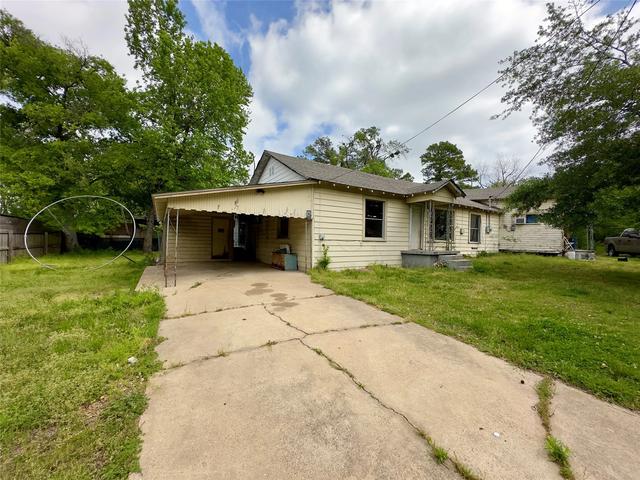 Duplex For Sale in Hopkins County , 208 Anglin Street, Sulphur Springs, Texas 75482, 4 Bedroom, 2 Bathroom, Garage spaces, 0 Sqft, built in 1955, Preowned, Price $129,900, mls#21228262, Real Estate Agent in Sulphur Springs, Homes For Sale in Hopkins county, Homes For Sale in Sulphur Springs, Realtor in Sulphur Springs Texas, Real Estate Brokerage Independent Realty Texas, Luminita Cordes Realtor