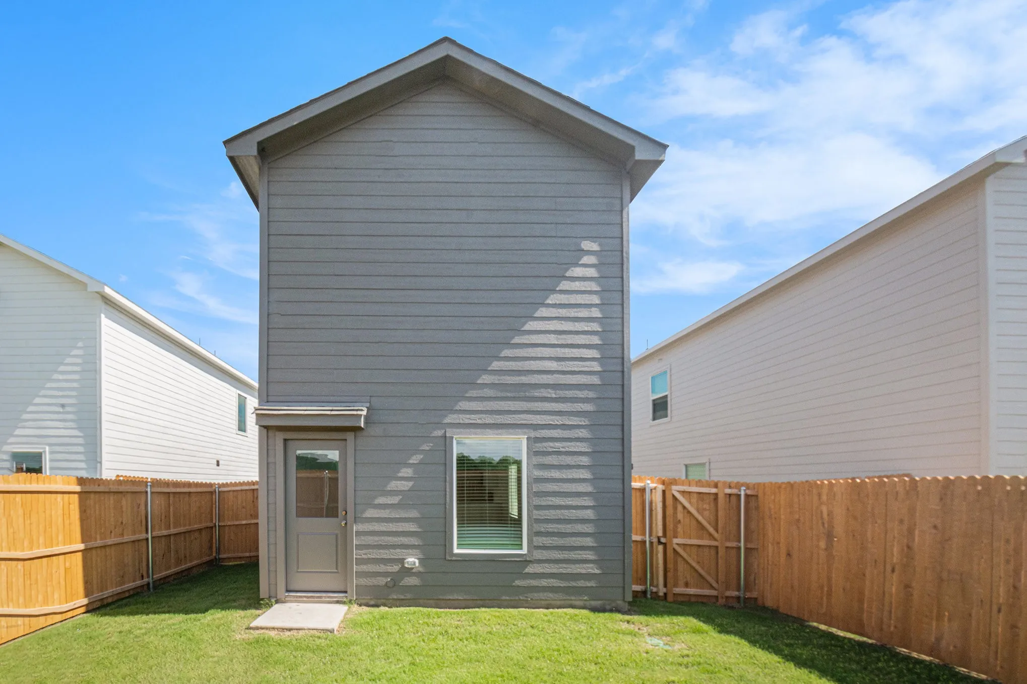 Single Family Residence For Rent in Collin County , 911 Sandhill Crane Lane, Princeton, Texas 75407, 3 Bedrooms, 3 Bathrooms, 1 Garage spaces, 1,360 Sqft, built in 2025, Preowned, Price $1,575, mls#21228278, Real Estate Agent in Princeton, Homes For Rent in Collin county, Homes For Rent in Princeton, Realtor in Princeton Texas, Real Estate Brokerage Independent Realty Texas, Luminita Cordes Realtor