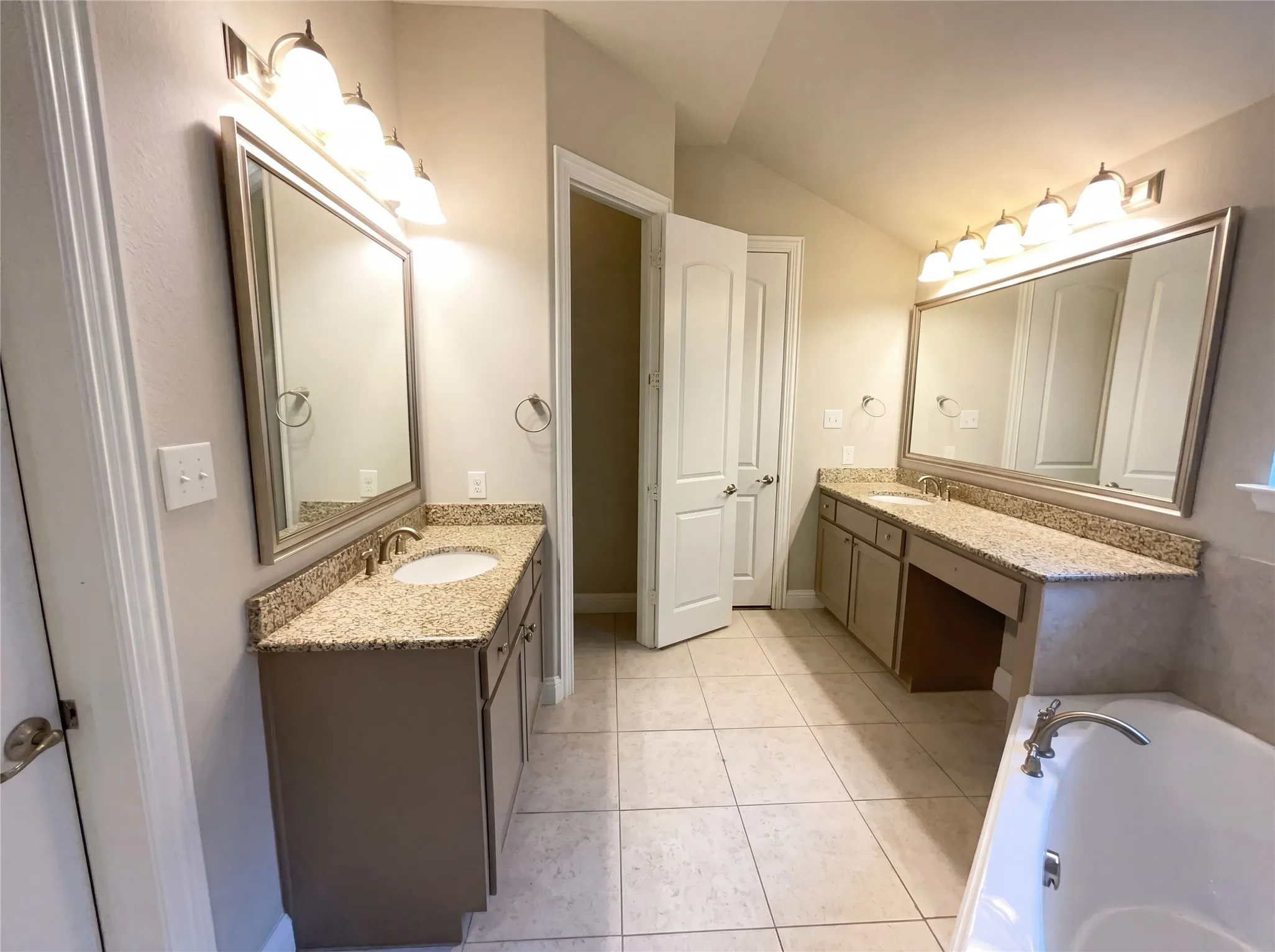 Single Family Residence For Sale in Denton County , 4157 Chantilly Lane, Frisco, Texas 75036, 4 Bedroom, 5 Bathroom, 3 Garage spaces, 3,492 Sqft, built in 2015, mls#21228276, Real Estate Agent in Frisco, Homes For Sale in Denton county, Homes For Sale in Frisco, Realtor in Frisco Texas, Real Estate Brokerage Independent Realty Texas, Luminita Cordes Realtor