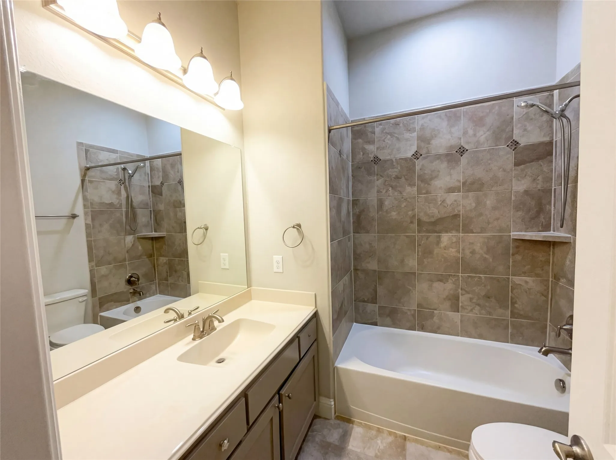 Single Family Residence For Sale in Denton County , 4157 Chantilly Lane, Frisco, Texas 75036, 4 Bedroom, 5 Bathroom, 3 Garage spaces, 3,492 Sqft, built in 2015, mls#21228276, Real Estate Agent in Frisco, Homes For Sale in Denton county, Homes For Sale in Frisco, Realtor in Frisco Texas, Real Estate Brokerage Independent Realty Texas, Luminita Cordes Realtor