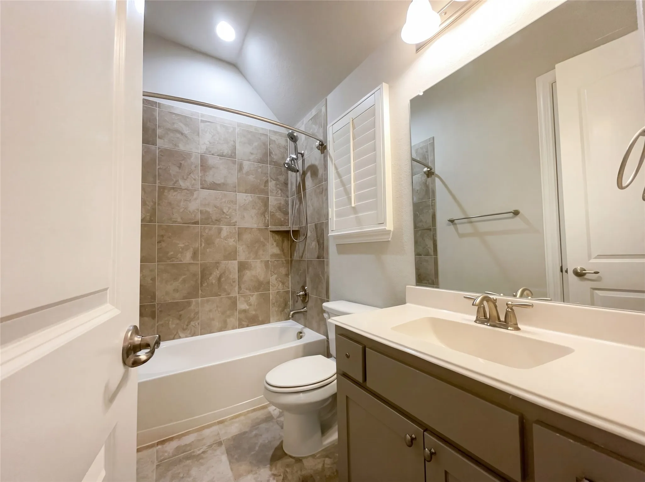 Single Family Residence For Sale in Denton County , 4157 Chantilly Lane, Frisco, Texas 75036, 4 Bedroom, 5 Bathroom, 3 Garage spaces, 3,492 Sqft, built in 2015, mls#21228276, Real Estate Agent in Frisco, Homes For Sale in Denton county, Homes For Sale in Frisco, Realtor in Frisco Texas, Real Estate Brokerage Independent Realty Texas, Luminita Cordes Realtor