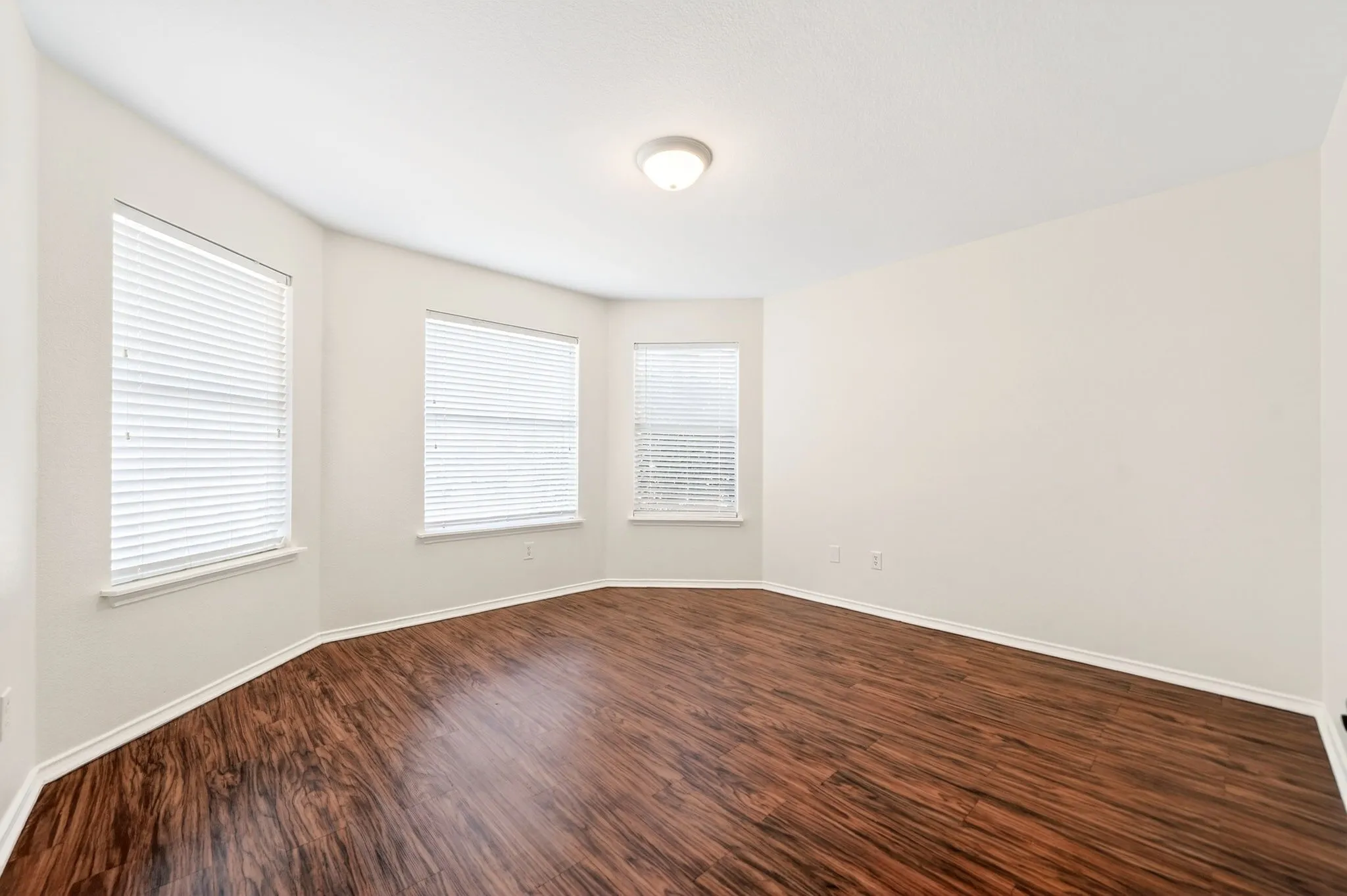Single Family Residence For Sale in Collin County , 2800 Arbury Drive, Mc Kinney, Texas 75071, 3 Bedroom, 2 Bathroom, 2 Garage spaces, 1,595 Sqft, built in 2003, Preowned, mls#21226005, Real Estate Agent in Mc Kinney, Homes For Sale in Collin county, Homes For Sale in Mc Kinney, Realtor in Mc Kinney Texas, Real Estate Brokerage Independent Realty Texas, Luminita Cordes Realtor