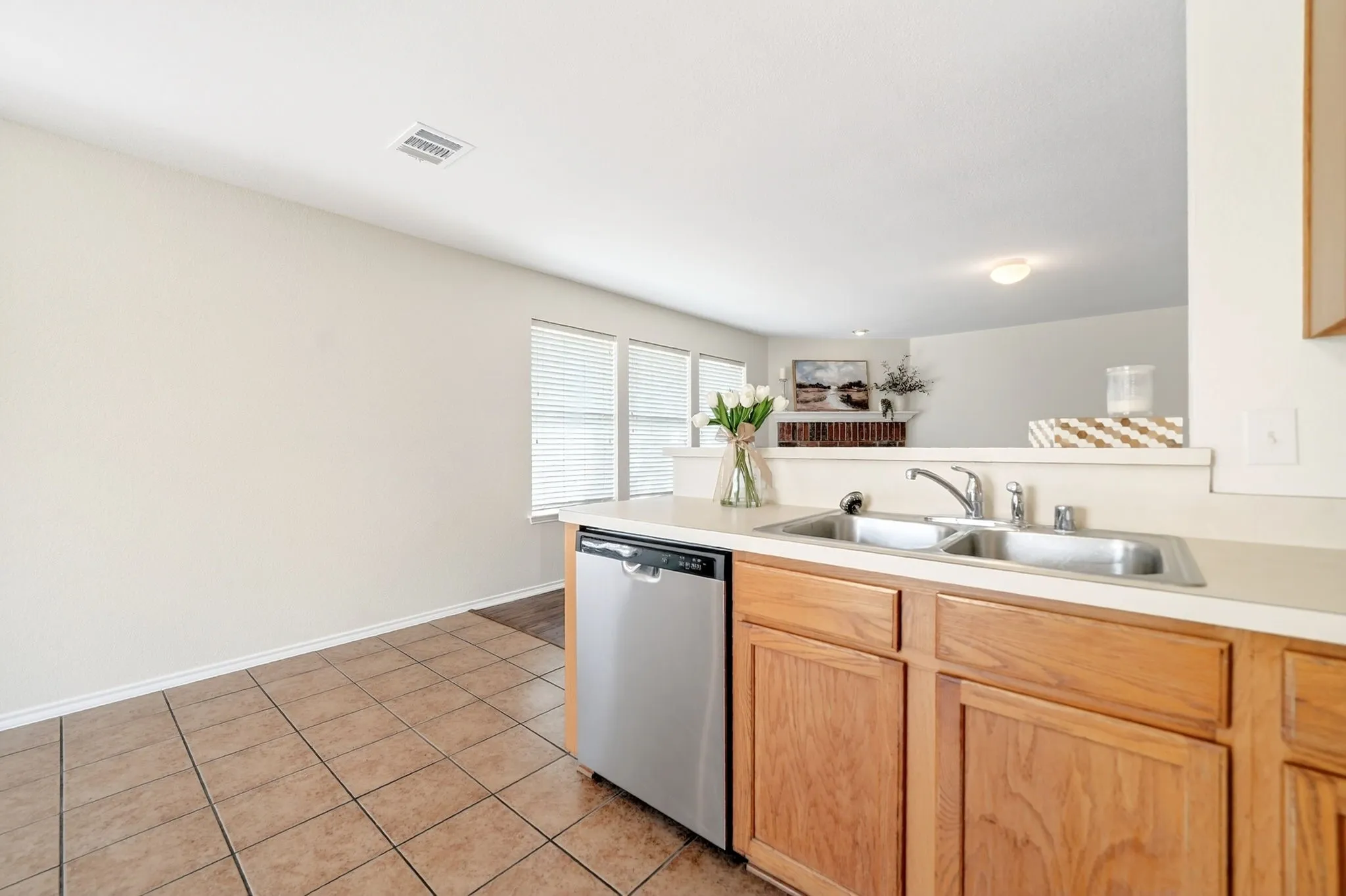 Single Family Residence For Sale in Collin County , 2800 Arbury Drive, Mc Kinney, Texas 75071, 3 Bedroom, 2 Bathroom, 2 Garage spaces, 1,595 Sqft, built in 2003, Preowned, mls#21226005, Real Estate Agent in Mc Kinney, Homes For Sale in Collin county, Homes For Sale in Mc Kinney, Realtor in Mc Kinney Texas, Real Estate Brokerage Independent Realty Texas, Luminita Cordes Realtor