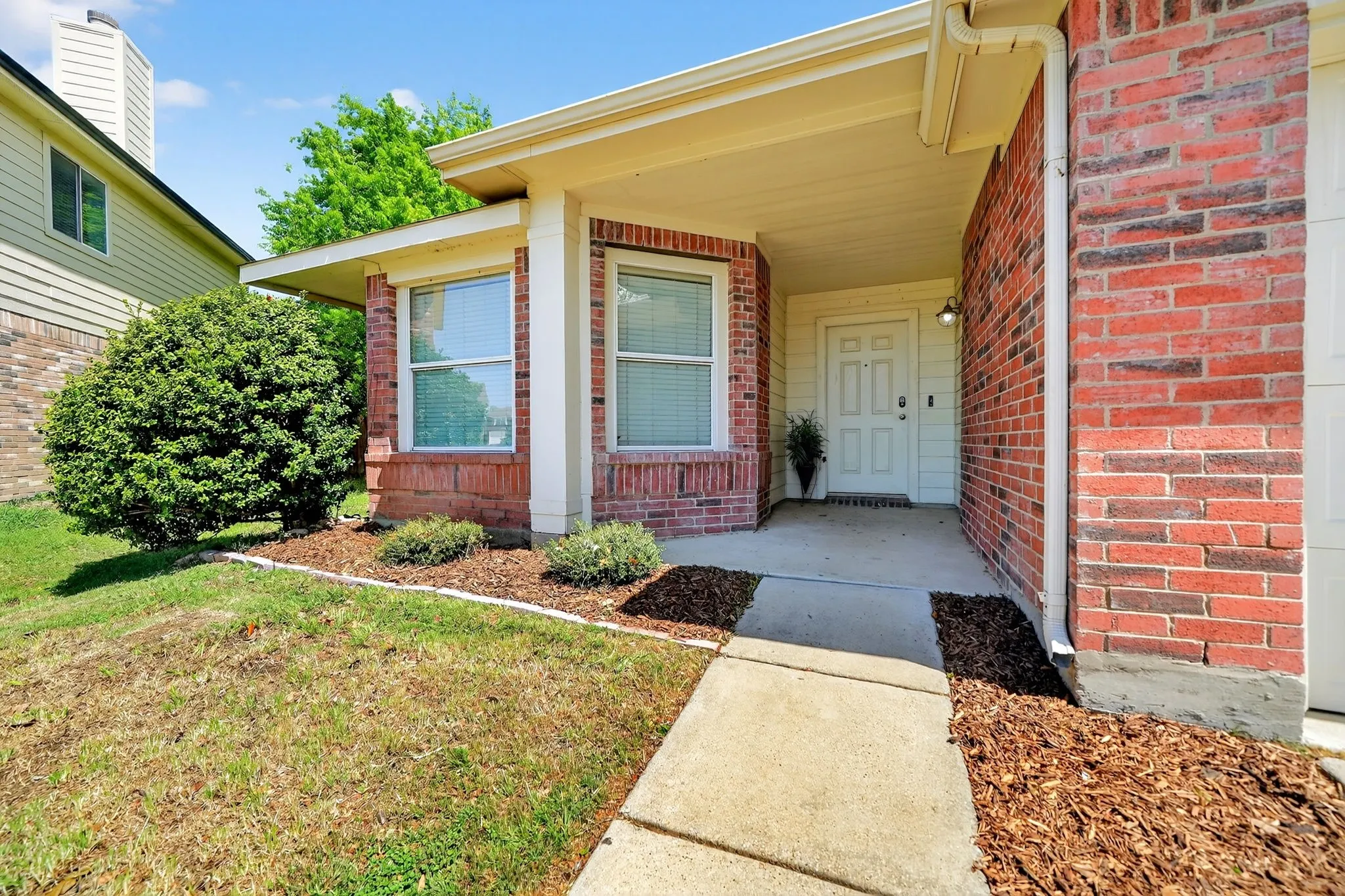 Single Family Residence For Sale in Collin County , 2800 Arbury Drive, Mc Kinney, Texas 75071, 3 Bedroom, 2 Bathroom, 2 Garage spaces, 1,595 Sqft, built in 2003, Preowned, mls#21226005, Real Estate Agent in Mc Kinney, Homes For Sale in Collin county, Homes For Sale in Mc Kinney, Realtor in Mc Kinney Texas, Real Estate Brokerage Independent Realty Texas, Luminita Cordes Realtor