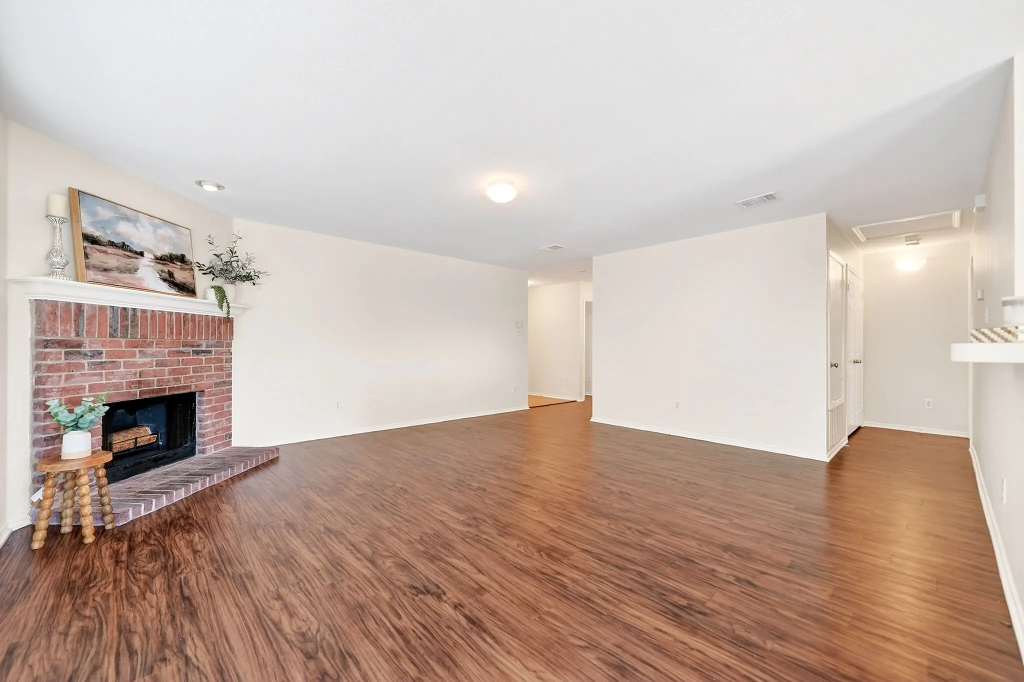Single Family Residence For Sale in Collin County , 2800 Arbury Drive, Mc Kinney, Texas 75071, 3 Bedroom, 2 Bathroom, 2 Garage spaces, 1,595 Sqft, built in 2003, Preowned, mls#21226005, Real Estate Agent in Mc Kinney, Homes For Sale in Collin county, Homes For Sale in Mc Kinney, Realtor in Mc Kinney Texas, Real Estate Brokerage Independent Realty Texas, Luminita Cordes Realtor