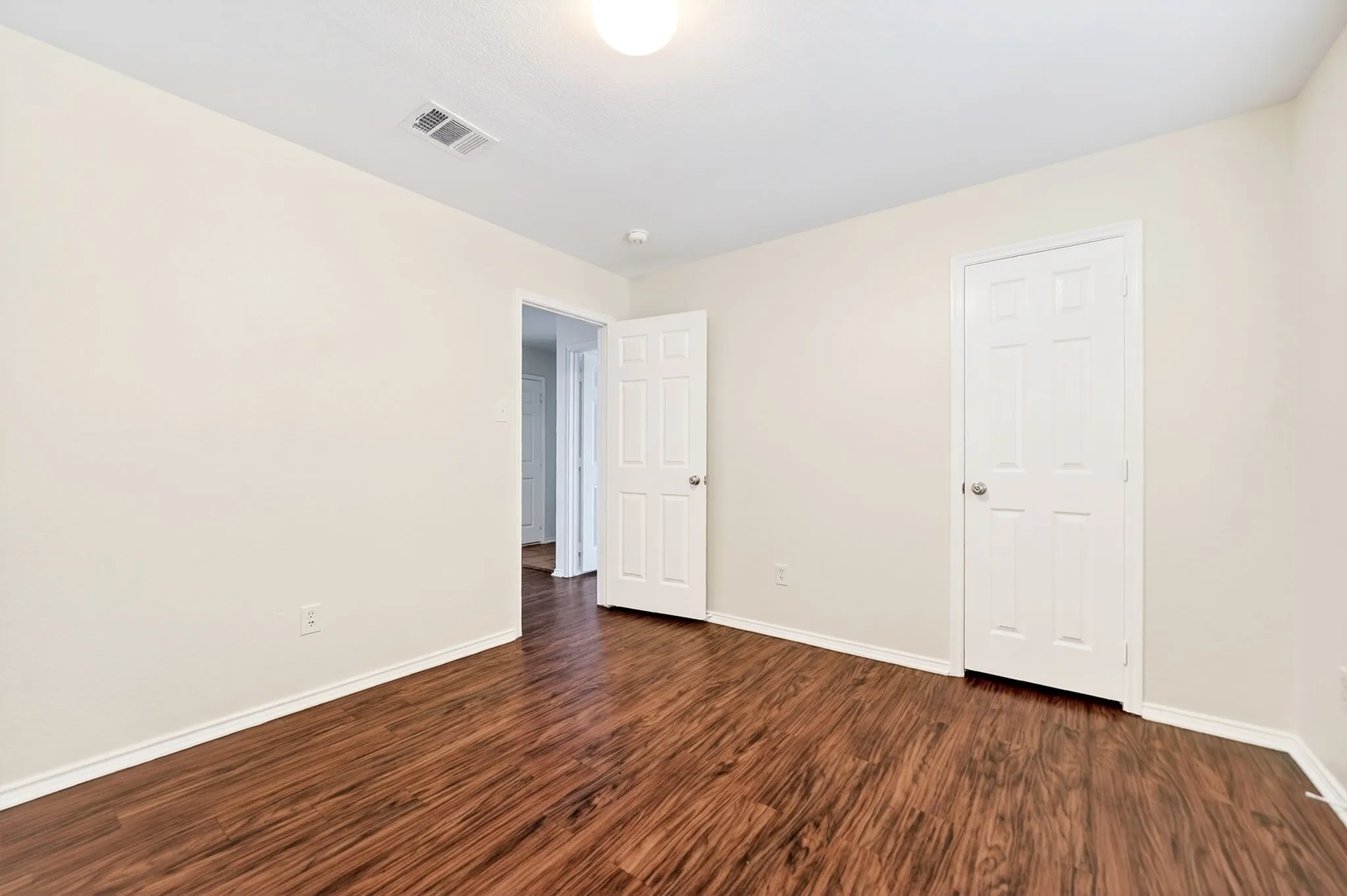Single Family Residence For Sale in Collin County , 2800 Arbury Drive, Mc Kinney, Texas 75071, 3 Bedroom, 2 Bathroom, 2 Garage spaces, 1,595 Sqft, built in 2003, Preowned, mls#21226005, Real Estate Agent in Mc Kinney, Homes For Sale in Collin county, Homes For Sale in Mc Kinney, Realtor in Mc Kinney Texas, Real Estate Brokerage Independent Realty Texas, Luminita Cordes Realtor