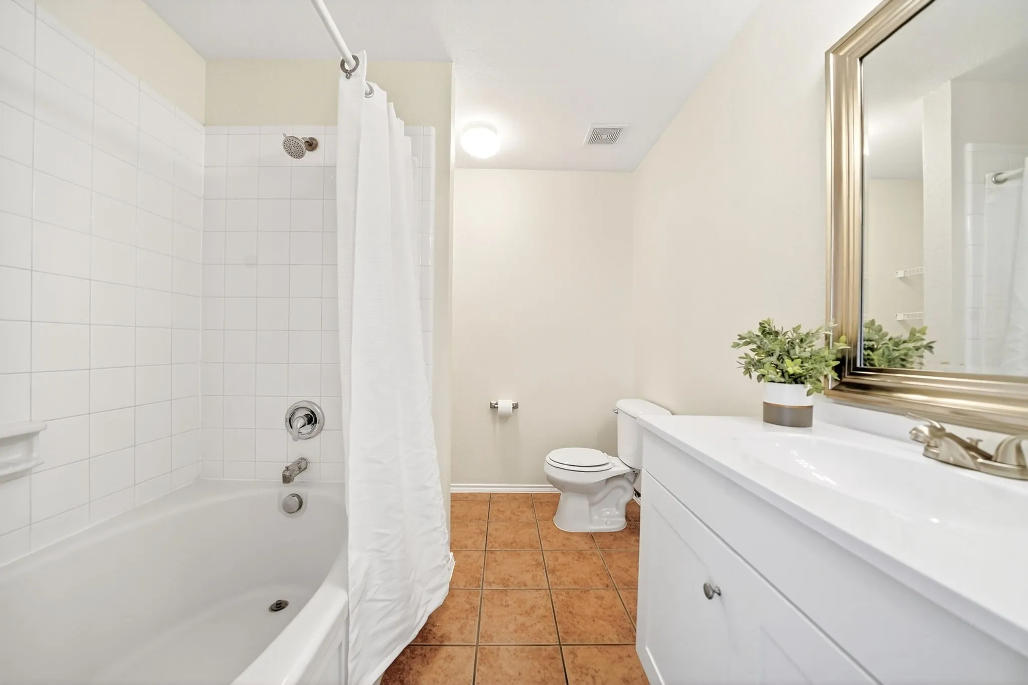 Single Family Residence For Sale in Collin County , 2800 Arbury Drive, Mc Kinney, Texas 75071, 3 Bedroom, 2 Bathroom, 2 Garage spaces, 1,595 Sqft, built in 2003, Preowned, mls#21226005, Real Estate Agent in Mc Kinney, Homes For Sale in Collin county, Homes For Sale in Mc Kinney, Realtor in Mc Kinney Texas, Real Estate Brokerage Independent Realty Texas, Luminita Cordes Realtor