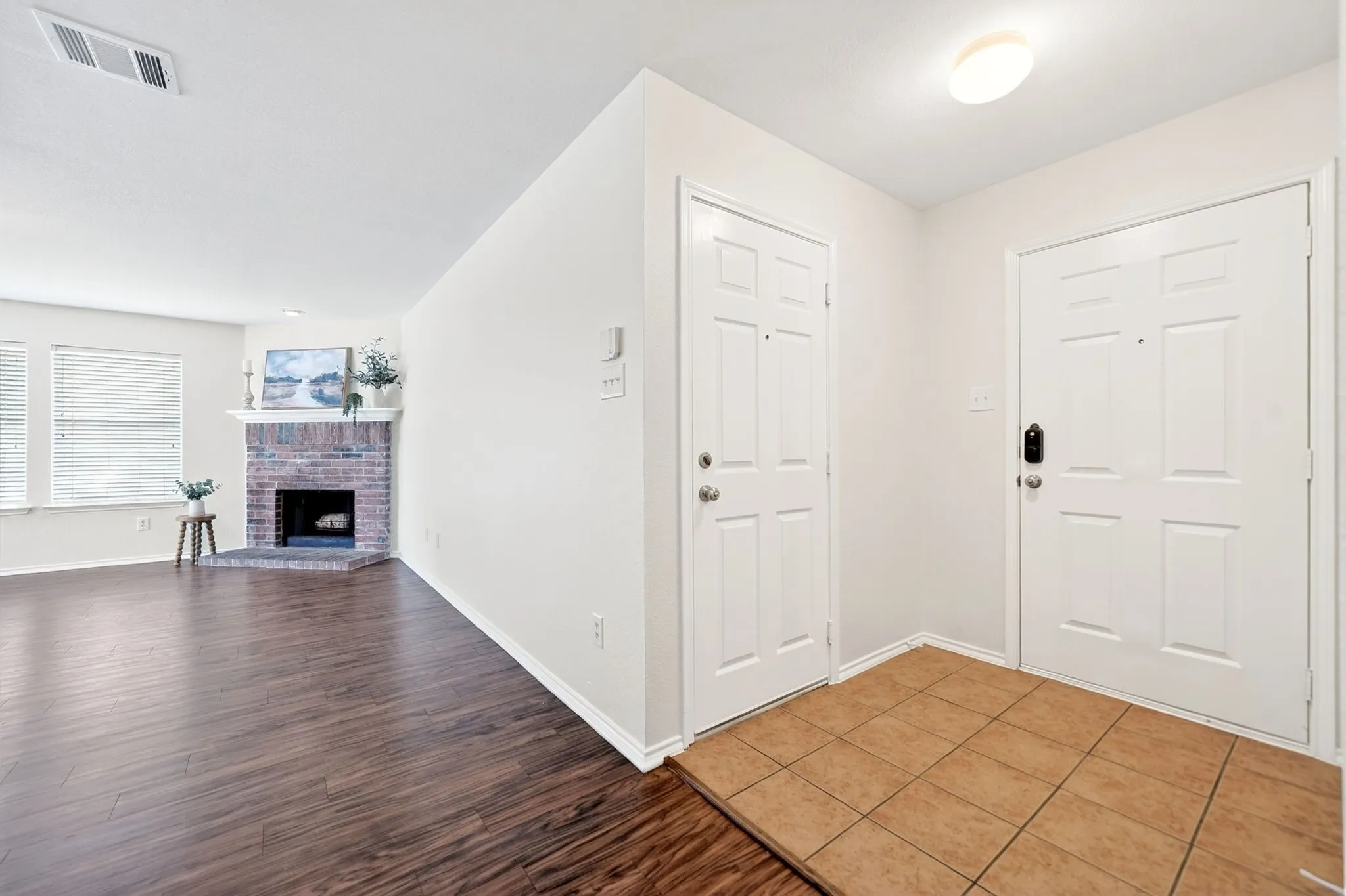 Single Family Residence For Sale in Collin County , 2800 Arbury Drive, Mc Kinney, Texas 75071, 3 Bedroom, 2 Bathroom, 2 Garage spaces, 1,595 Sqft, built in 2003, Preowned, mls#21226005, Real Estate Agent in Mc Kinney, Homes For Sale in Collin county, Homes For Sale in Mc Kinney, Realtor in Mc Kinney Texas, Real Estate Brokerage Independent Realty Texas, Luminita Cordes Realtor