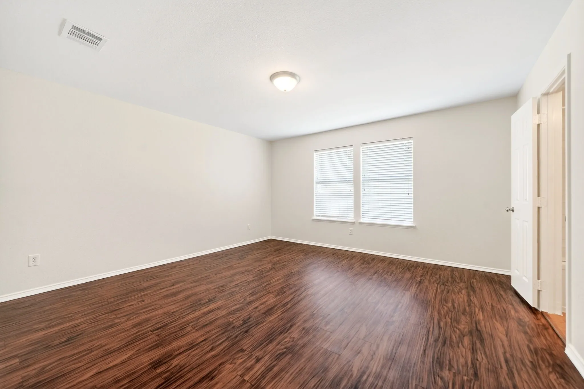 Single Family Residence For Sale in Collin County , 2800 Arbury Drive, Mc Kinney, Texas 75071, 3 Bedroom, 2 Bathroom, 2 Garage spaces, 1,595 Sqft, built in 2003, Preowned, mls#21226005, Real Estate Agent in Mc Kinney, Homes For Sale in Collin county, Homes For Sale in Mc Kinney, Realtor in Mc Kinney Texas, Real Estate Brokerage Independent Realty Texas, Luminita Cordes Realtor
