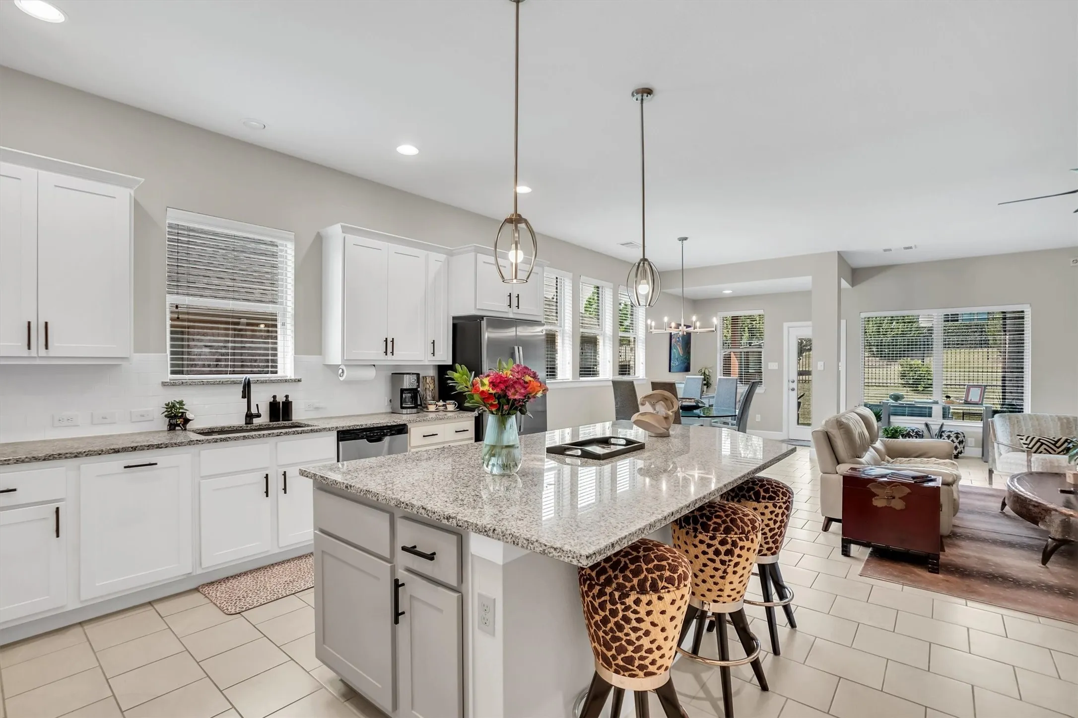 Single Family Residence For Sale in Tarrant County , 5564 Vaquero Road, Fort Worth, Texas 76126, 3 Bedroom, 3 Bathroom, 2 Garage spaces, 2,218 Sqft, built in 2017, mls#21227111, Real Estate Agent in Fort Worth, Homes For Sale in Tarrant county, Homes For Sale in Fort Worth, Realtor in Fort Worth Texas, Real Estate Brokerage Independent Realty Texas, Luminita Cordes Realtor