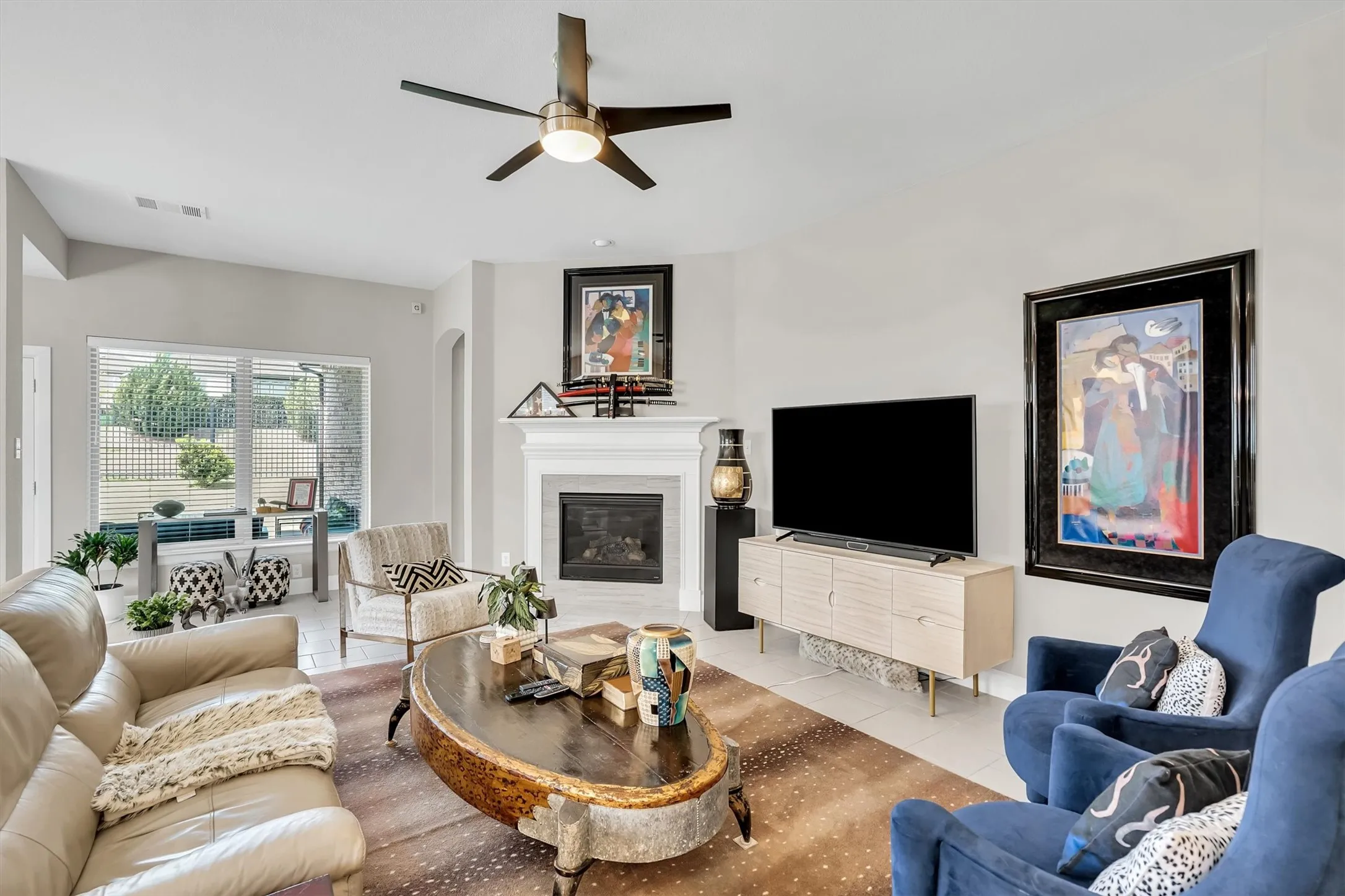Single Family Residence For Sale in Tarrant County , 5564 Vaquero Road, Fort Worth, Texas 76126, 3 Bedroom, 3 Bathroom, 2 Garage spaces, 2,218 Sqft, built in 2017, mls#21227111, Real Estate Agent in Fort Worth, Homes For Sale in Tarrant county, Homes For Sale in Fort Worth, Realtor in Fort Worth Texas, Real Estate Brokerage Independent Realty Texas, Luminita Cordes Realtor