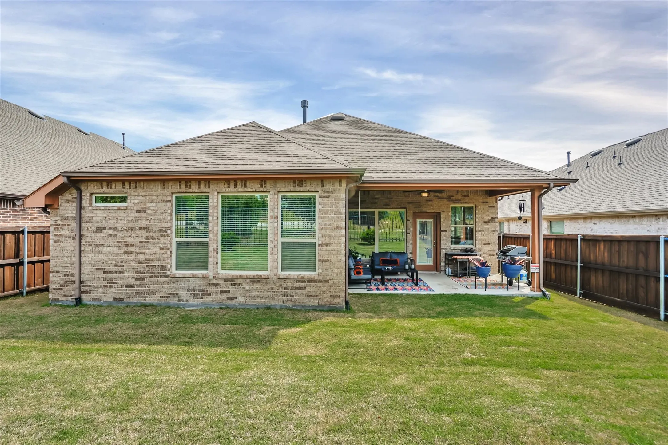 Single Family Residence For Sale in Tarrant County , 5564 Vaquero Road, Fort Worth, Texas 76126, 3 Bedroom, 3 Bathroom, 2 Garage spaces, 2,218 Sqft, built in 2017, mls#21227111, Real Estate Agent in Fort Worth, Homes For Sale in Tarrant county, Homes For Sale in Fort Worth, Realtor in Fort Worth Texas, Real Estate Brokerage Independent Realty Texas, Luminita Cordes Realtor