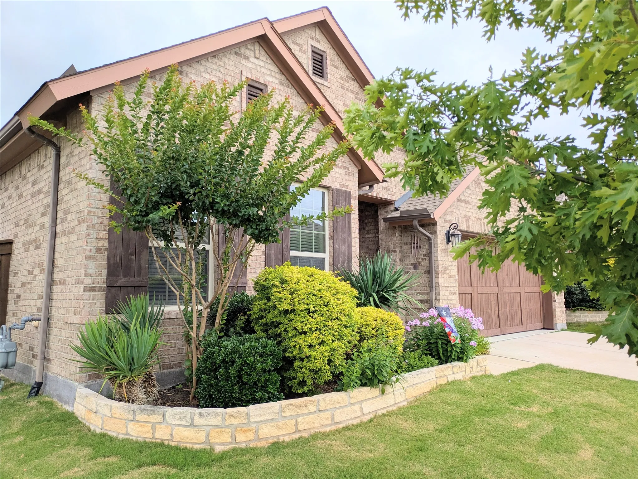 Single Family Residence For Sale in Tarrant County , 5564 Vaquero Road, Fort Worth, Texas 76126, 3 Bedroom, 3 Bathroom, 2 Garage spaces, 2,218 Sqft, built in 2017, mls#21227111, Real Estate Agent in Fort Worth, Homes For Sale in Tarrant county, Homes For Sale in Fort Worth, Realtor in Fort Worth Texas, Real Estate Brokerage Independent Realty Texas, Luminita Cordes Realtor