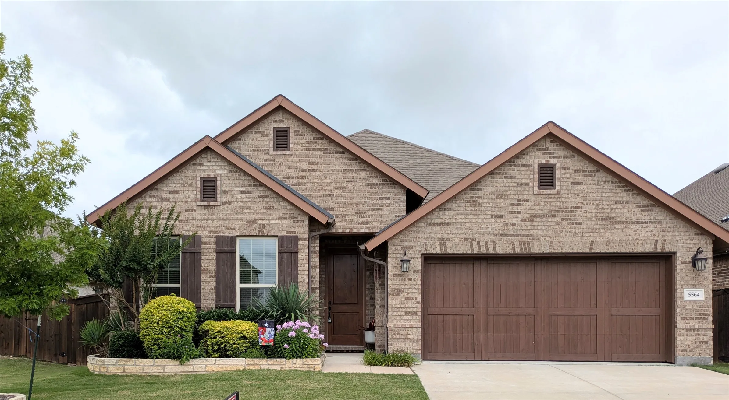 Single Family Residence For Sale in Tarrant County , 5564 Vaquero Road, Fort Worth, Texas 76126, 3 Bedroom, 3 Bathroom, 2 Garage spaces, 2,218 Sqft, built in 2017, mls#21227111, Real Estate Agent in Fort Worth, Homes For Sale in Tarrant county, Homes For Sale in Fort Worth, Realtor in Fort Worth Texas, Real Estate Brokerage Independent Realty Texas, Luminita Cordes Realtor