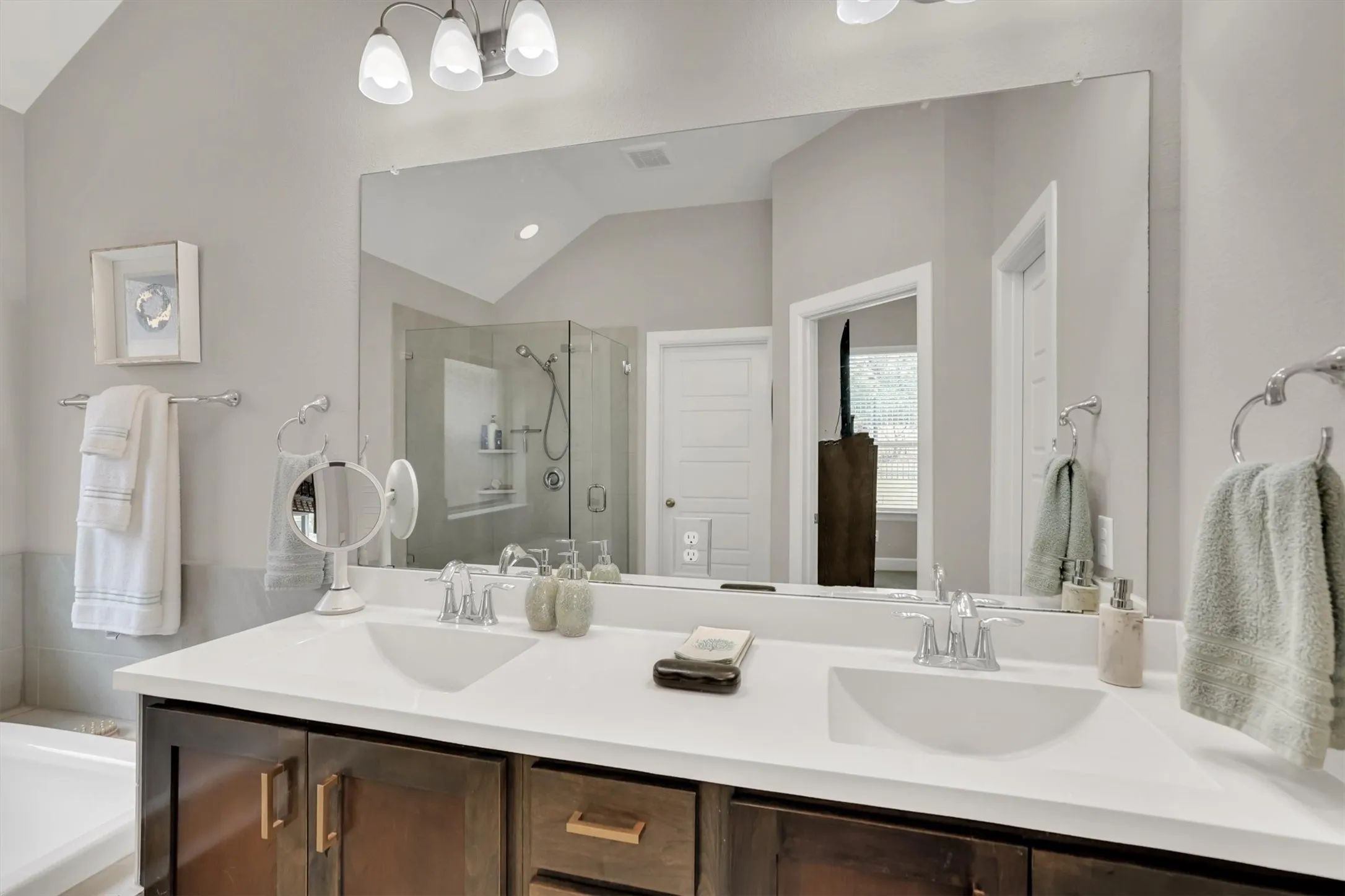 Single Family Residence For Sale in Tarrant County , 5564 Vaquero Road, Fort Worth, Texas 76126, 3 Bedroom, 3 Bathroom, 2 Garage spaces, 2,218 Sqft, built in 2017, mls#21227111, Real Estate Agent in Fort Worth, Homes For Sale in Tarrant county, Homes For Sale in Fort Worth, Realtor in Fort Worth Texas, Real Estate Brokerage Independent Realty Texas, Luminita Cordes Realtor