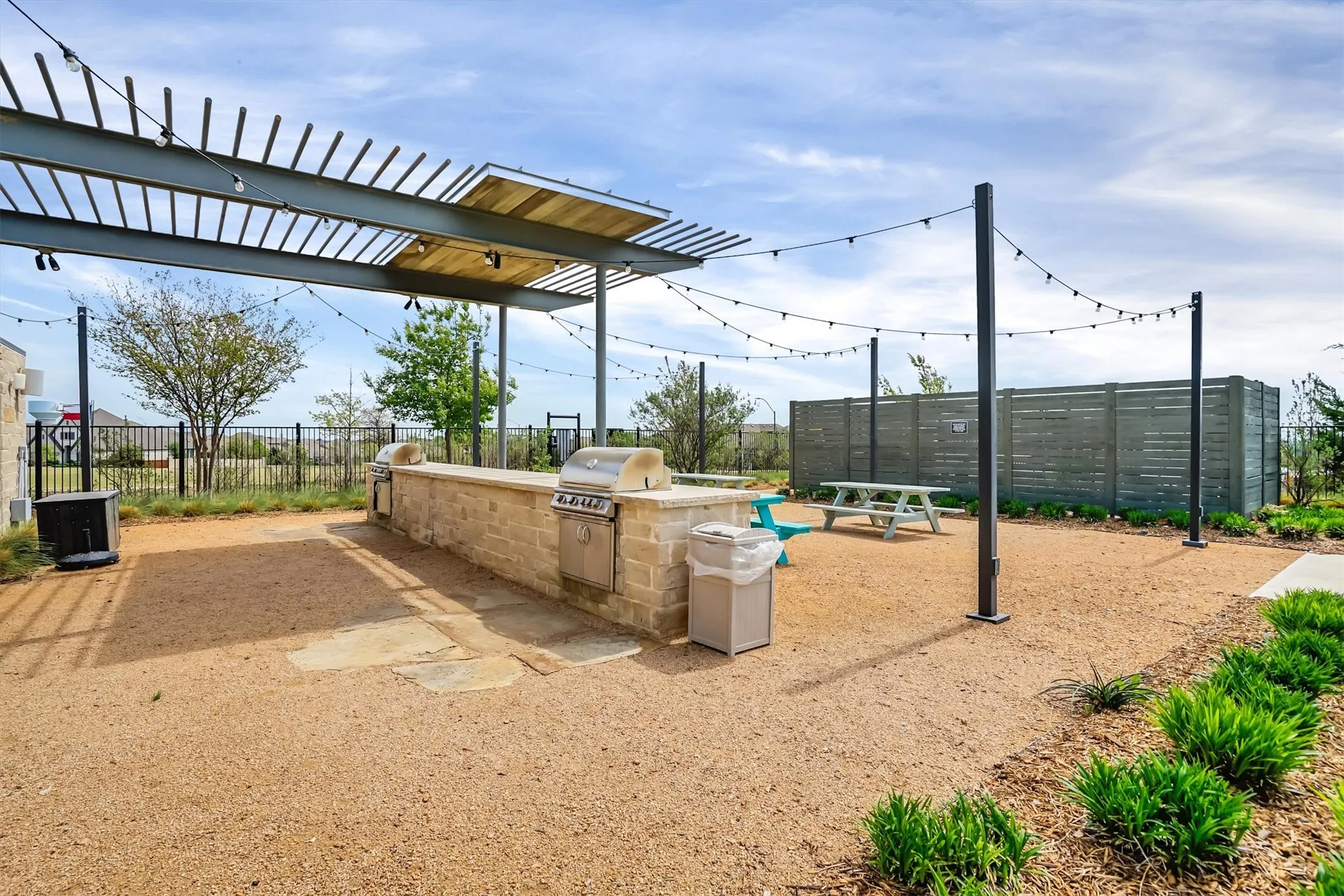 Single Family Residence For Sale in Tarrant County , 5564 Vaquero Road, Fort Worth, Texas 76126, 3 Bedroom, 3 Bathroom, 2 Garage spaces, 2,218 Sqft, built in 2017, mls#21227111, Real Estate Agent in Fort Worth, Homes For Sale in Tarrant county, Homes For Sale in Fort Worth, Realtor in Fort Worth Texas, Real Estate Brokerage Independent Realty Texas, Luminita Cordes Realtor