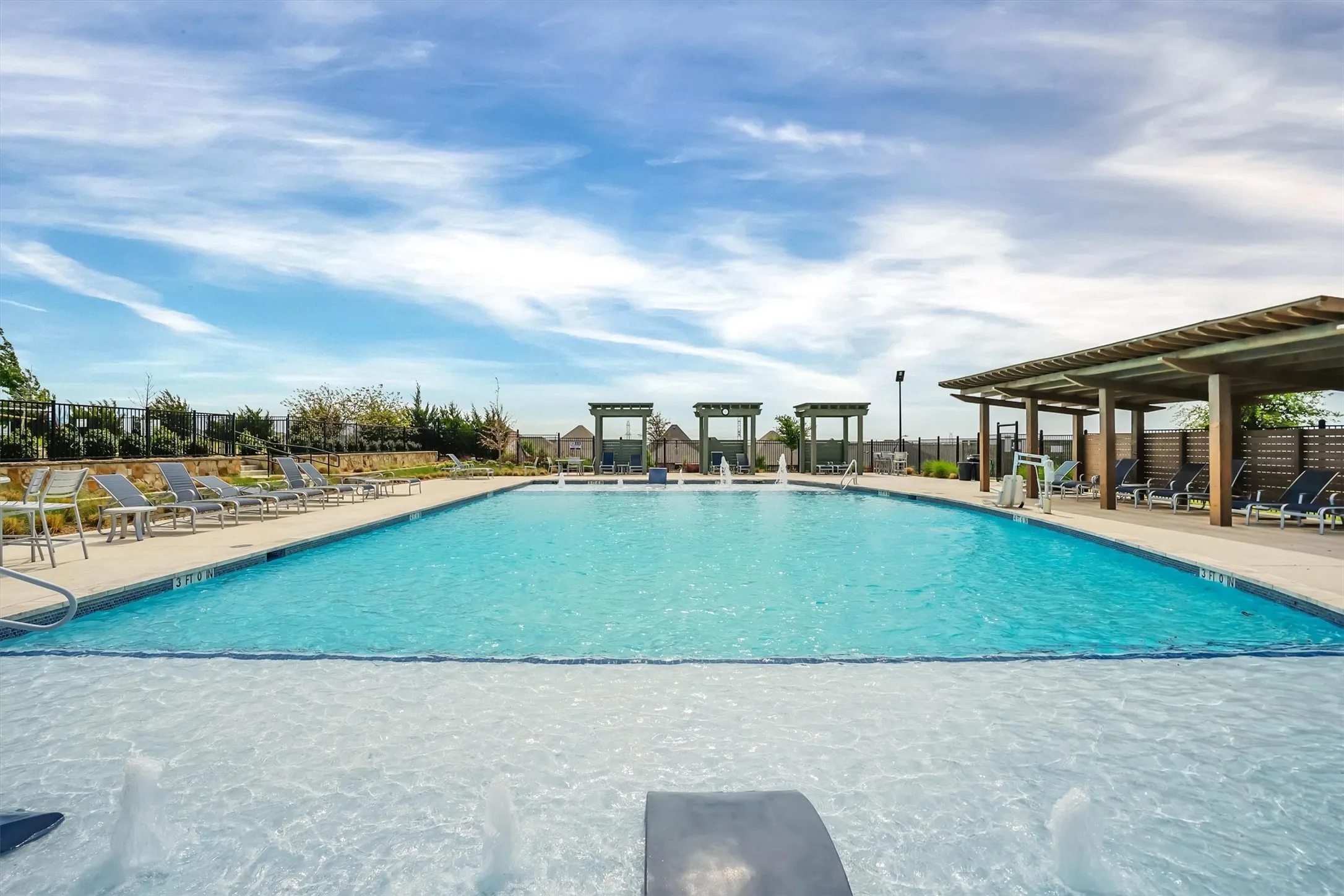 Single Family Residence For Sale in Tarrant County , 5564 Vaquero Road, Fort Worth, Texas 76126, 3 Bedroom, 3 Bathroom, 2 Garage spaces, 2,218 Sqft, built in 2017, mls#21227111, Real Estate Agent in Fort Worth, Homes For Sale in Tarrant county, Homes For Sale in Fort Worth, Realtor in Fort Worth Texas, Real Estate Brokerage Independent Realty Texas, Luminita Cordes Realtor
