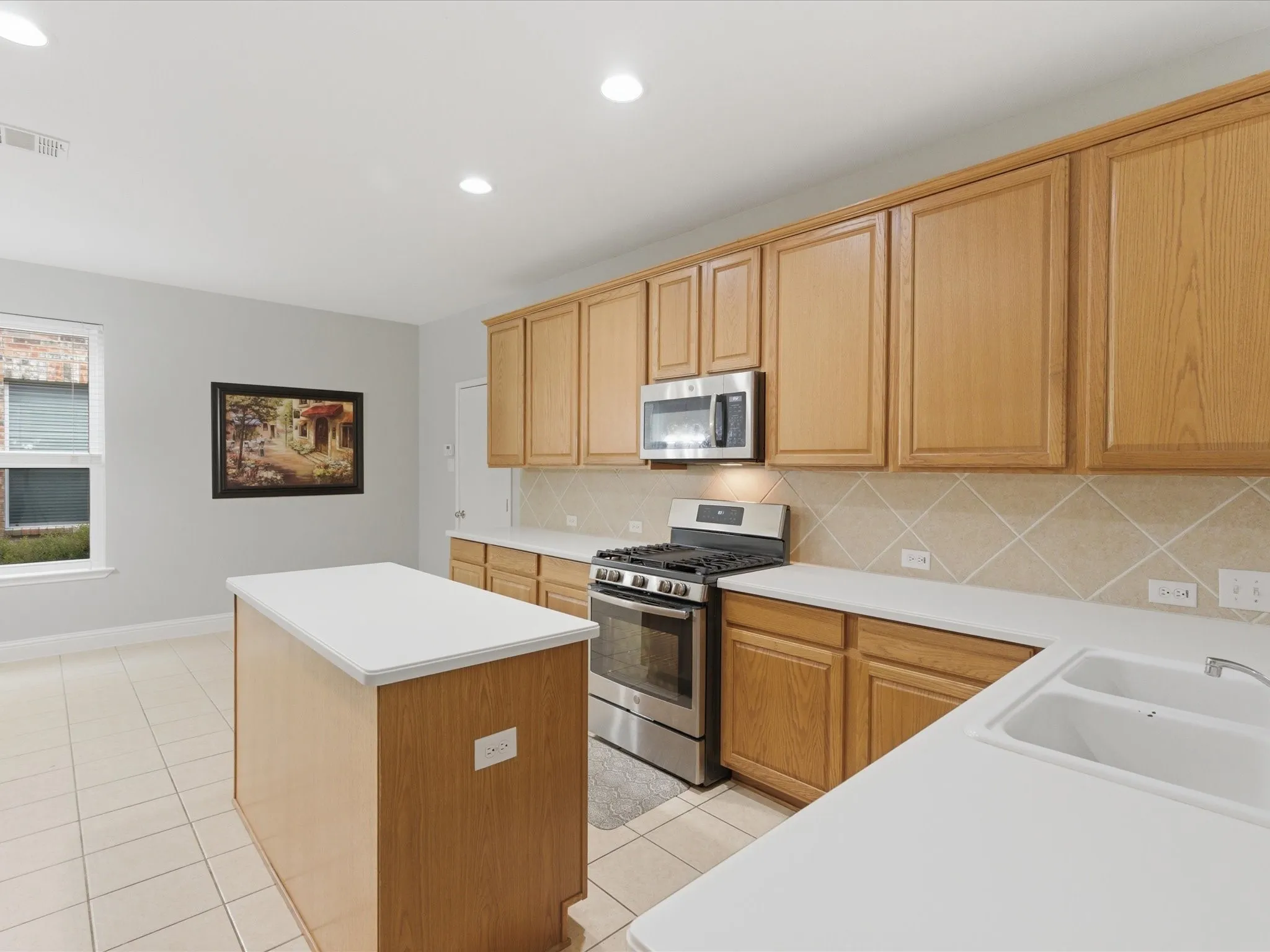 Single Family Residence For Sale in Denton County , 1104 Churchill Drive, Frisco, Texas 75036, 5 Bedroom, 3 Bathroom, 2 Garage spaces, 3,177 Sqft, built in 2002, Preowned, mls#21228199, Real Estate Agent in Frisco, Homes For Sale in Denton county, Homes For Sale in Frisco, Realtor in Frisco Texas, Real Estate Brokerage Independent Realty Texas, Luminita Cordes Realtor