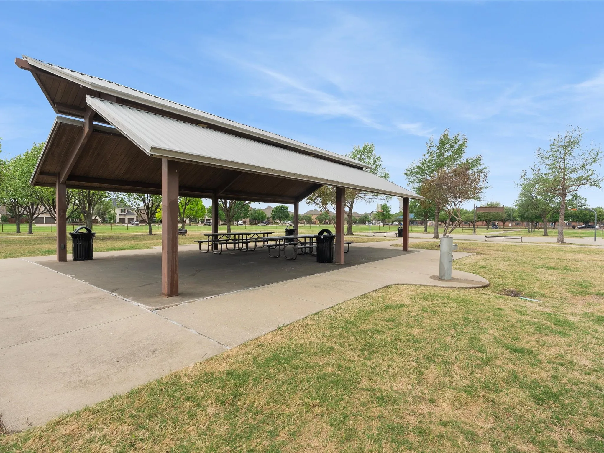Single Family Residence For Sale in Denton County , 1104 Churchill Drive, Frisco, Texas 75036, 5 Bedroom, 3 Bathroom, 2 Garage spaces, 3,177 Sqft, built in 2002, Preowned, mls#21228199, Real Estate Agent in Frisco, Homes For Sale in Denton county, Homes For Sale in Frisco, Realtor in Frisco Texas, Real Estate Brokerage Independent Realty Texas, Luminita Cordes Realtor