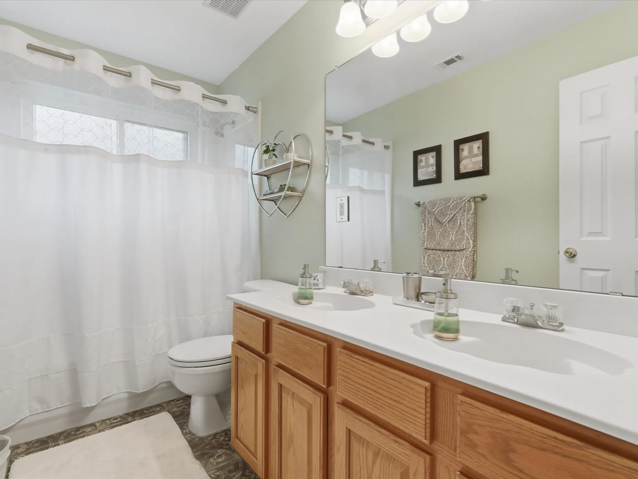 Single Family Residence For Sale in Denton County , 1104 Churchill Drive, Frisco, Texas 75036, 5 Bedroom, 3 Bathroom, 2 Garage spaces, 3,177 Sqft, built in 2002, Preowned, mls#21228199, Real Estate Agent in Frisco, Homes For Sale in Denton county, Homes For Sale in Frisco, Realtor in Frisco Texas, Real Estate Brokerage Independent Realty Texas, Luminita Cordes Realtor