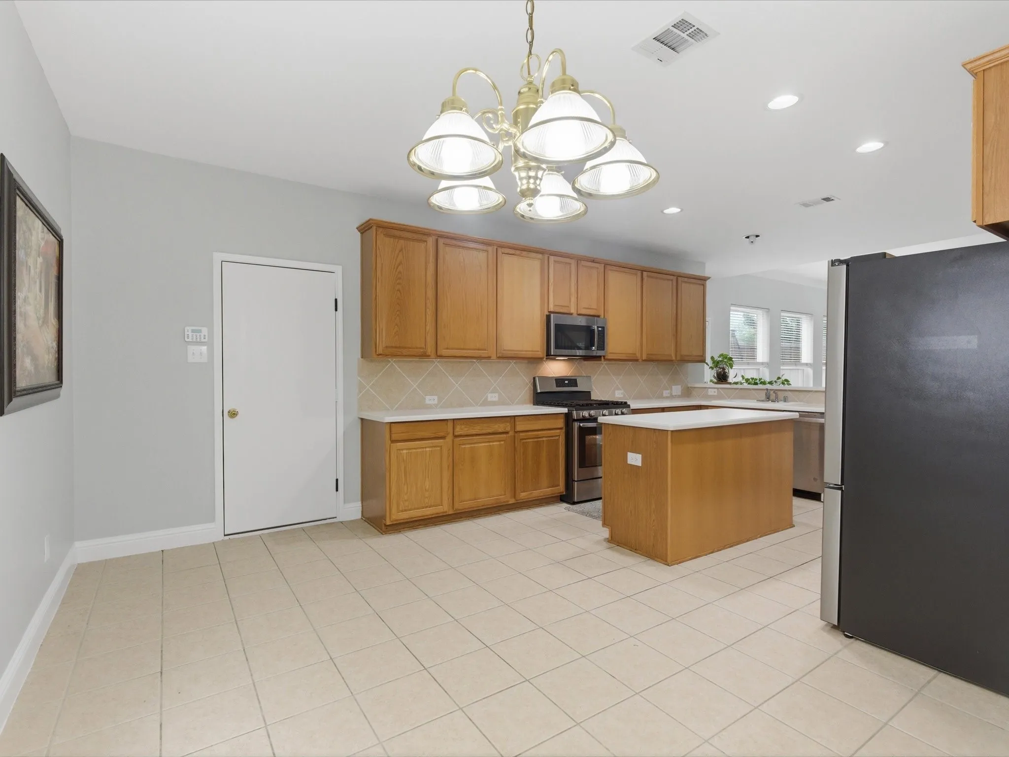 Single Family Residence For Sale in Denton County , 1104 Churchill Drive, Frisco, Texas 75036, 5 Bedroom, 3 Bathroom, 2 Garage spaces, 3,177 Sqft, built in 2002, Preowned, mls#21228199, Real Estate Agent in Frisco, Homes For Sale in Denton county, Homes For Sale in Frisco, Realtor in Frisco Texas, Real Estate Brokerage Independent Realty Texas, Luminita Cordes Realtor