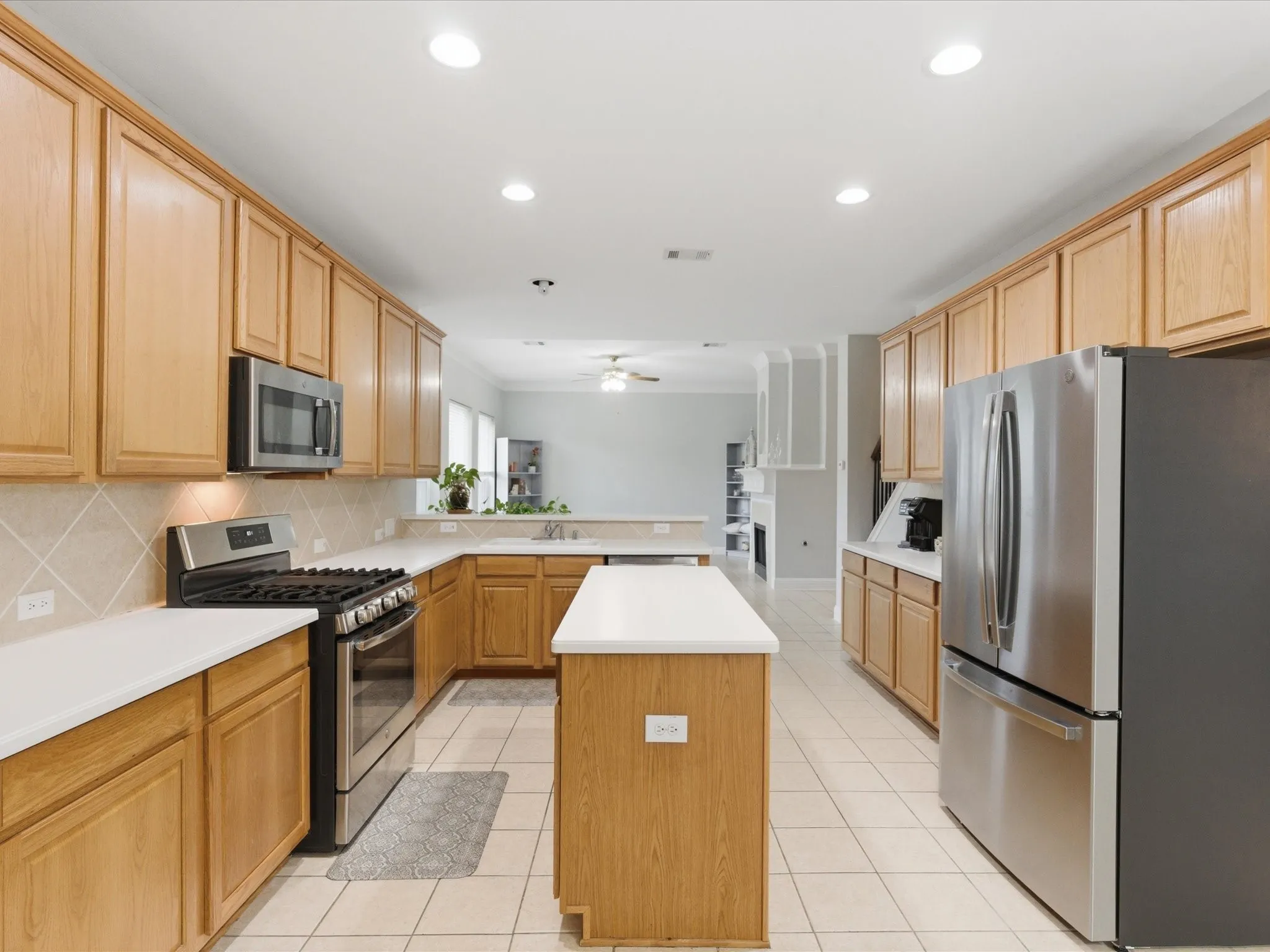 Single Family Residence For Sale in Denton County , 1104 Churchill Drive, Frisco, Texas 75036, 5 Bedroom, 3 Bathroom, 2 Garage spaces, 3,177 Sqft, built in 2002, Preowned, mls#21228199, Real Estate Agent in Frisco, Homes For Sale in Denton county, Homes For Sale in Frisco, Realtor in Frisco Texas, Real Estate Brokerage Independent Realty Texas, Luminita Cordes Realtor