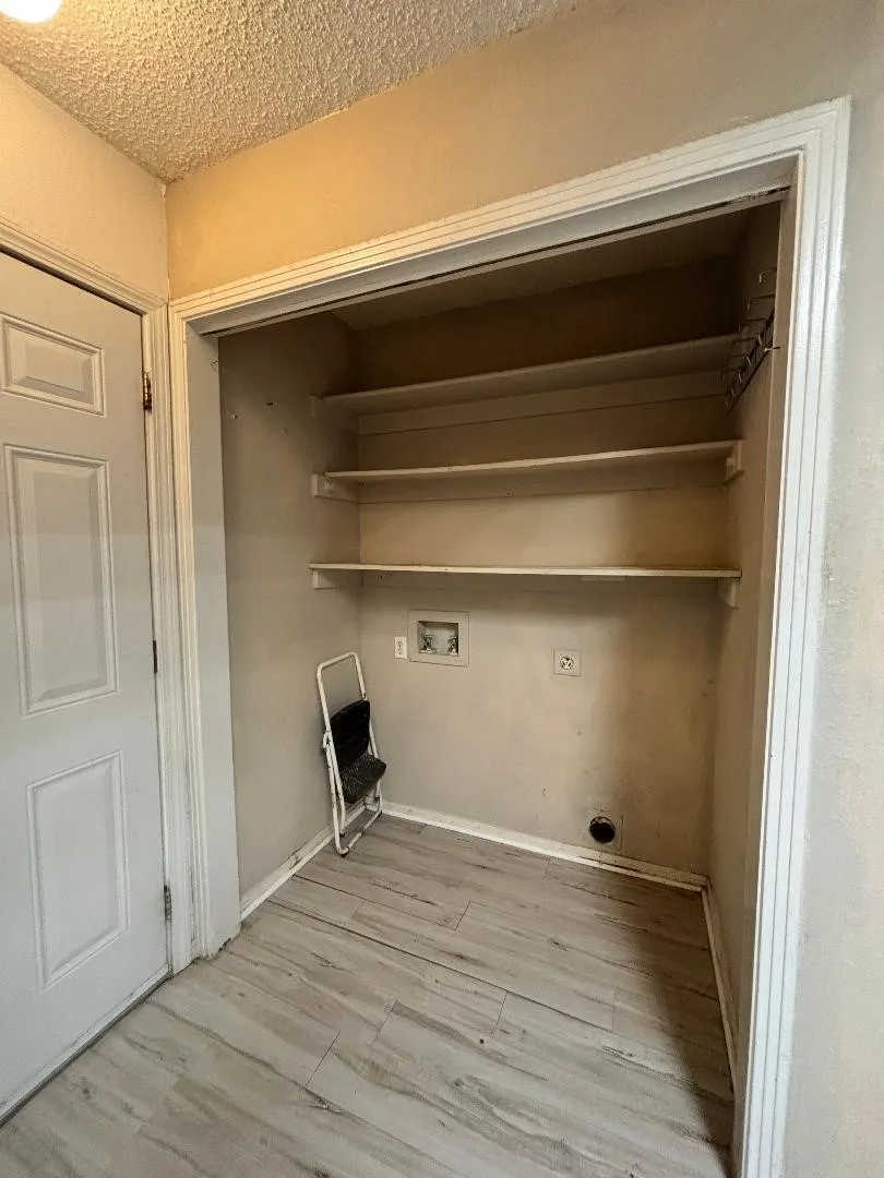 Single Family Residence For Sale in Tarrant County , 1107 Rimcrest Drive, Arlington, Texas 76017, 3 Bedroom, 2 Bathroom, Garage spaces, 1,386 Sqft, built in 1987, Preowned, mls#21228233, Real Estate Agent in Arlington, Homes For Sale in Tarrant county, Homes For Sale in Arlington, Realtor in Arlington Texas, Real Estate Brokerage Independent Realty Texas, Luminita Cordes Realtor