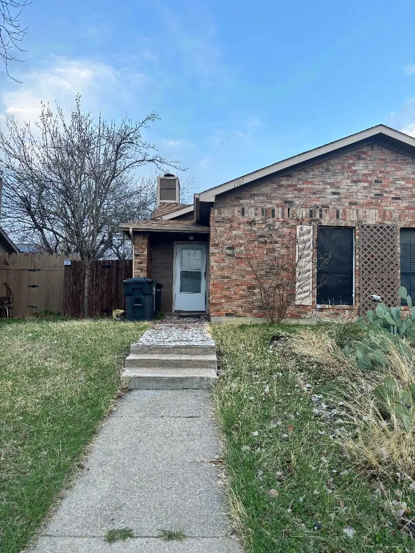 Single Family Residence For Sale in Tarrant County , 1107 Rimcrest Drive, Arlington, Texas 76017, 3 Bedroom, 2 Bathroom, Garage spaces, 1,386 Sqft, built in 1987, Preowned, mls#21228233, Real Estate Agent in Arlington, Homes For Sale in Tarrant county, Homes For Sale in Arlington, Realtor in Arlington Texas, Real Estate Brokerage Independent Realty Texas, Luminita Cordes Realtor
