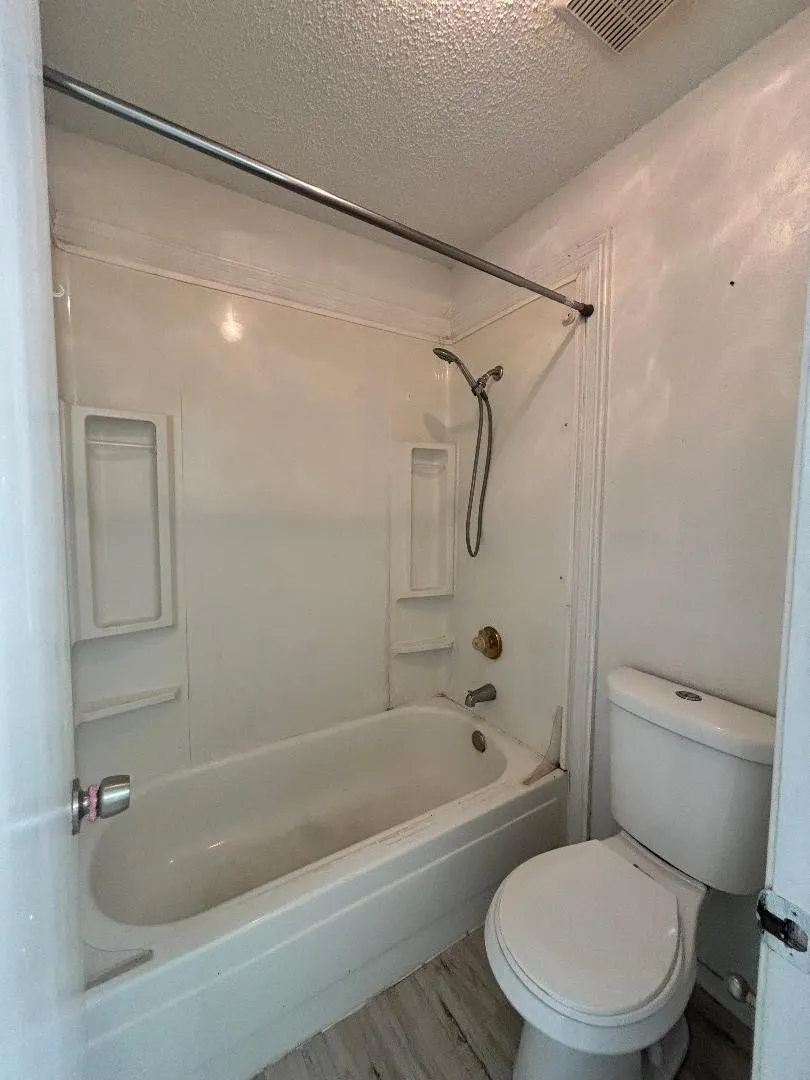 Single Family Residence For Sale in Tarrant County , 1107 Rimcrest Drive, Arlington, Texas 76017, 3 Bedroom, 2 Bathroom, Garage spaces, 1,386 Sqft, built in 1987, Preowned, mls#21228233, Real Estate Agent in Arlington, Homes For Sale in Tarrant county, Homes For Sale in Arlington, Realtor in Arlington Texas, Real Estate Brokerage Independent Realty Texas, Luminita Cordes Realtor