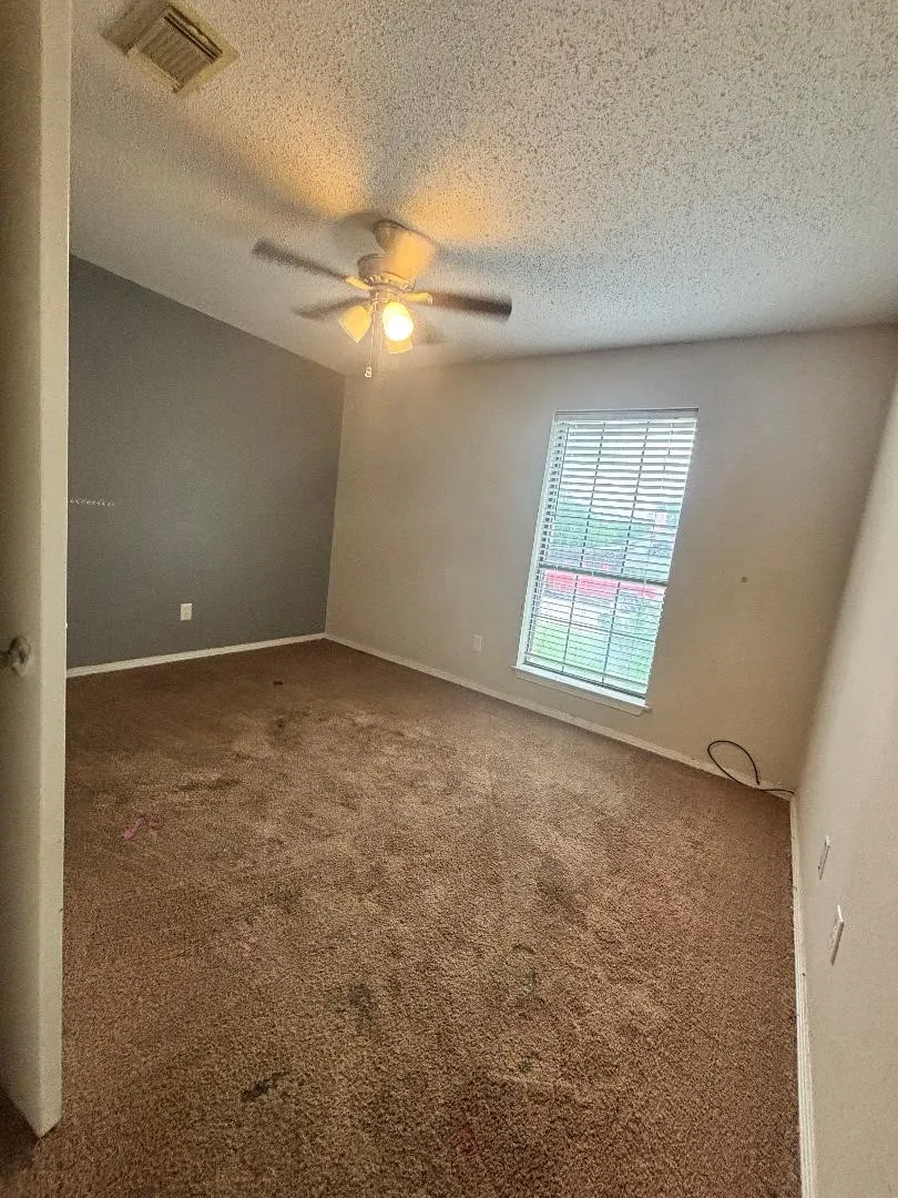 Single Family Residence For Sale in Tarrant County , 1107 Rimcrest Drive, Arlington, Texas 76017, 3 Bedroom, 2 Bathroom, Garage spaces, 1,386 Sqft, built in 1987, Preowned, mls#21228233, Real Estate Agent in Arlington, Homes For Sale in Tarrant county, Homes For Sale in Arlington, Realtor in Arlington Texas, Real Estate Brokerage Independent Realty Texas, Luminita Cordes Realtor