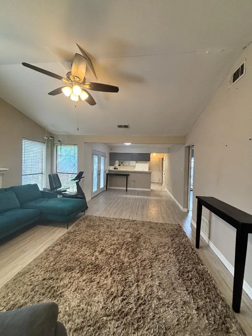 Single Family Residence For Sale in Tarrant County , 1107 Rimcrest Drive, Arlington, Texas 76017, 3 Bedroom, 2 Bathroom, Garage spaces, 1,386 Sqft, built in 1987, Preowned, mls#21228233, Real Estate Agent in Arlington, Homes For Sale in Tarrant county, Homes For Sale in Arlington, Realtor in Arlington Texas, Real Estate Brokerage Independent Realty Texas, Luminita Cordes Realtor