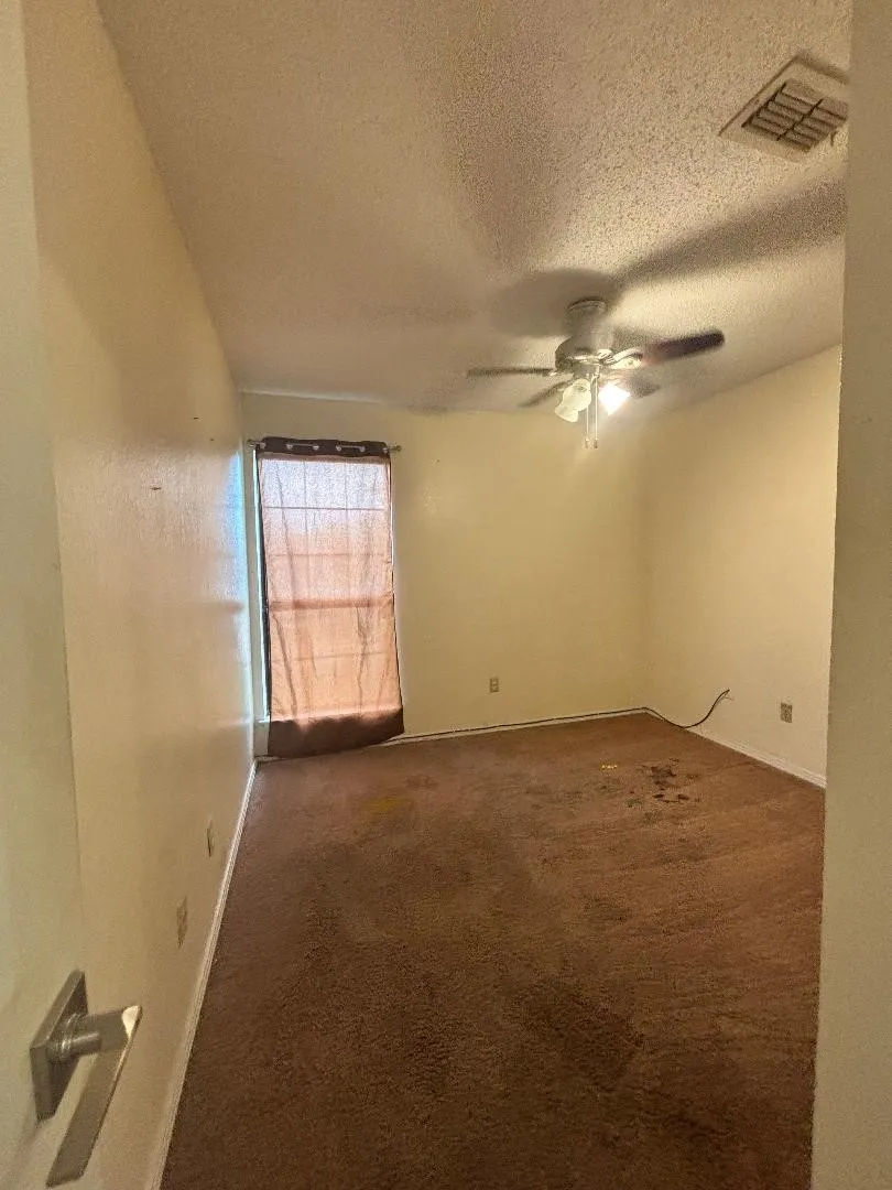 Single Family Residence For Sale in Tarrant County , 1107 Rimcrest Drive, Arlington, Texas 76017, 3 Bedroom, 2 Bathroom, Garage spaces, 1,386 Sqft, built in 1987, Preowned, mls#21228233, Real Estate Agent in Arlington, Homes For Sale in Tarrant county, Homes For Sale in Arlington, Realtor in Arlington Texas, Real Estate Brokerage Independent Realty Texas, Luminita Cordes Realtor