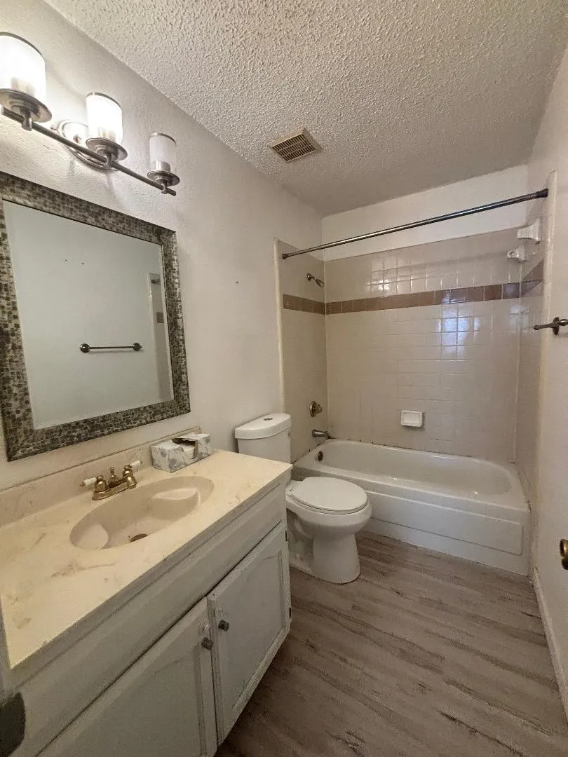 Single Family Residence For Sale in Tarrant County , 1107 Rimcrest Drive, Arlington, Texas 76017, 3 Bedroom, 2 Bathroom, Garage spaces, 1,386 Sqft, built in 1987, Preowned, mls#21228233, Real Estate Agent in Arlington, Homes For Sale in Tarrant county, Homes For Sale in Arlington, Realtor in Arlington Texas, Real Estate Brokerage Independent Realty Texas, Luminita Cordes Realtor