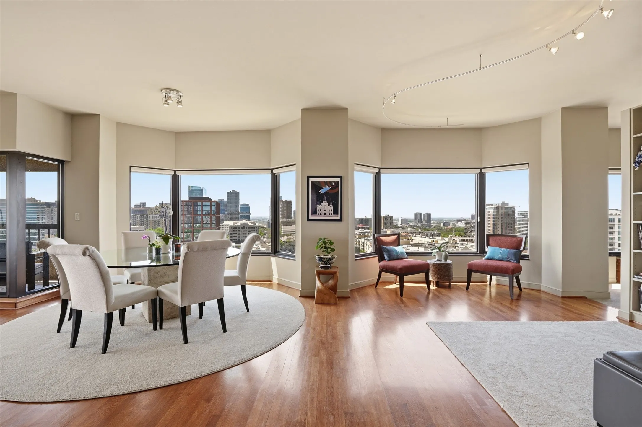 Condominium For Sale in Dallas County , 3030 Mckinney Avenue 1606, Dallas, Texas 75204, 3 Bedroom, 3 Bathroom, 4 Garage spaces, 3,126 Sqft, built in 1981, mls#21221032, Real Estate Agent in Dallas, Homes For Sale in Dallas county, Homes For Sale in Dallas, Realtor in Dallas Texas, Real Estate Brokerage Independent Realty Texas, Luminita Cordes Realtor