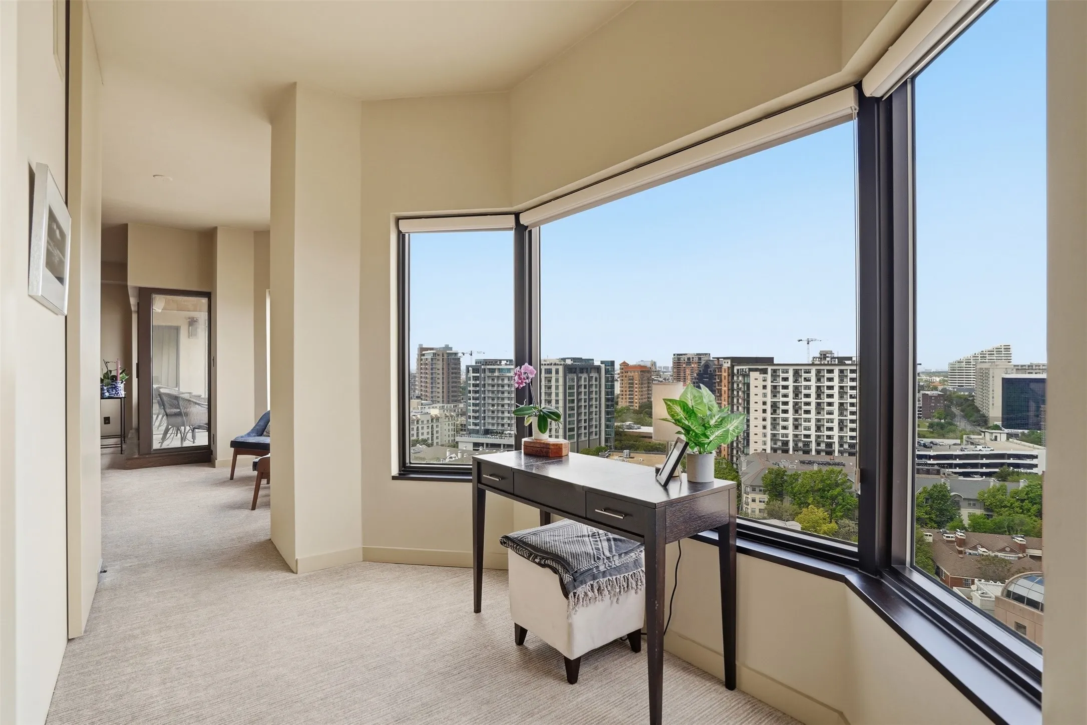 Condominium For Sale in Dallas County , 3030 Mckinney Avenue 1606, Dallas, Texas 75204, 3 Bedroom, 3 Bathroom, 4 Garage spaces, 3,126 Sqft, built in 1981, mls#21221032, Real Estate Agent in Dallas, Homes For Sale in Dallas county, Homes For Sale in Dallas, Realtor in Dallas Texas, Real Estate Brokerage Independent Realty Texas, Luminita Cordes Realtor
