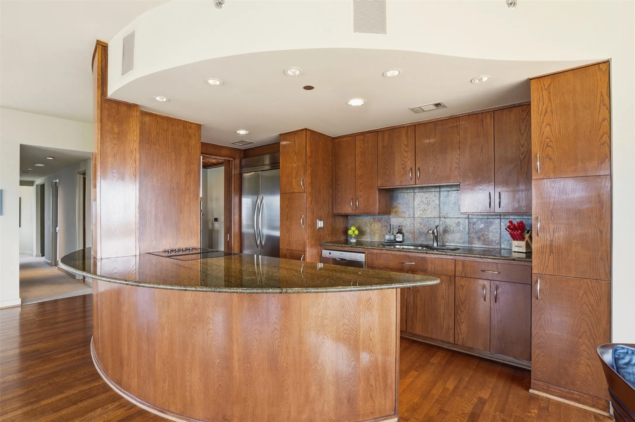 Condominium For Sale in Dallas County , 3030 Mckinney Avenue 1606, Dallas, Texas 75204, 3 Bedroom, 3 Bathroom, 4 Garage spaces, 3,126 Sqft, built in 1981, mls#21221032, Real Estate Agent in Dallas, Homes For Sale in Dallas county, Homes For Sale in Dallas, Realtor in Dallas Texas, Real Estate Brokerage Independent Realty Texas, Luminita Cordes Realtor