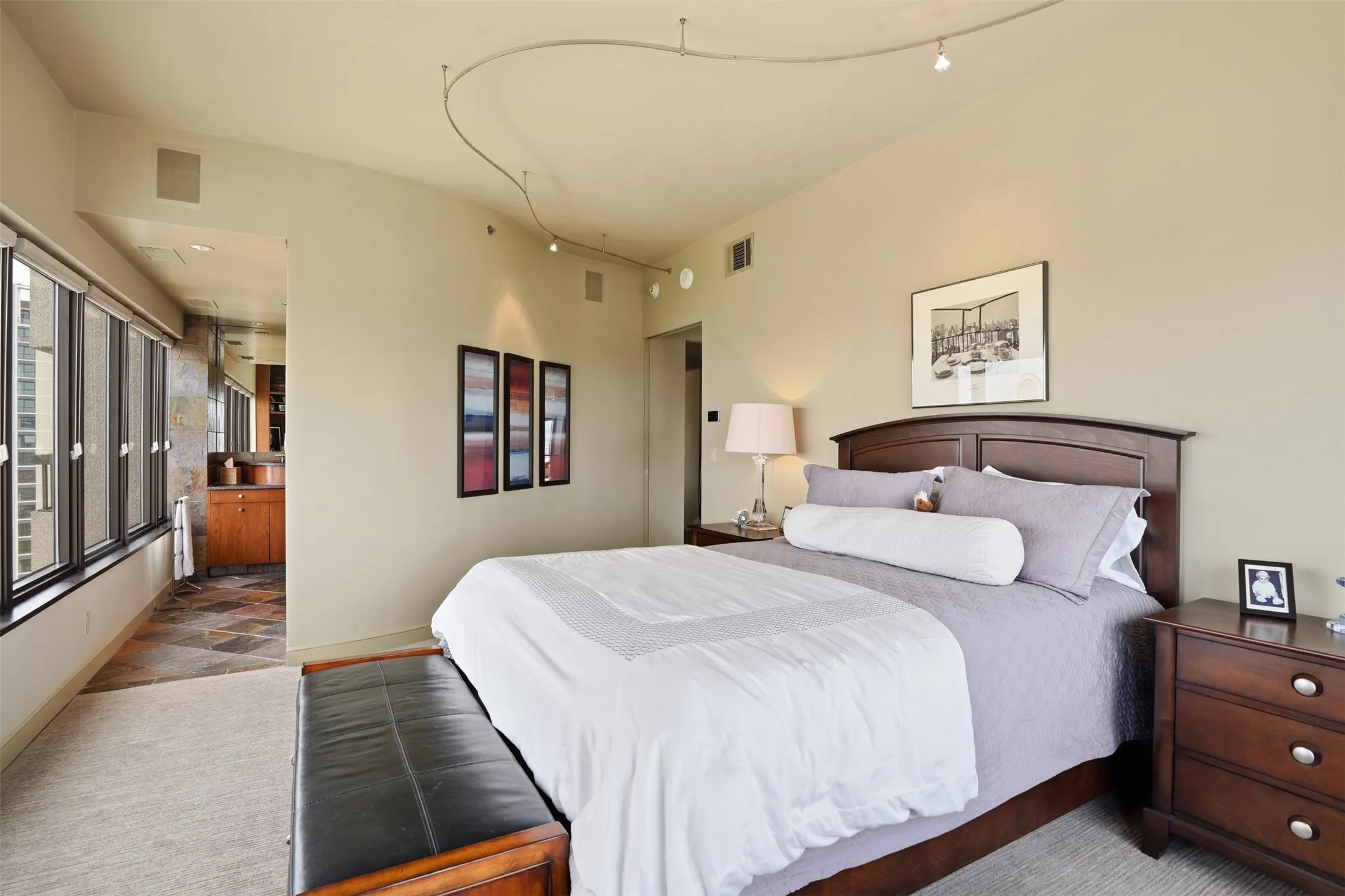 Condominium For Sale in Dallas County , 3030 Mckinney Avenue 1606, Dallas, Texas 75204, 3 Bedroom, 3 Bathroom, 4 Garage spaces, 3,126 Sqft, built in 1981, mls#21221032, Real Estate Agent in Dallas, Homes For Sale in Dallas county, Homes For Sale in Dallas, Realtor in Dallas Texas, Real Estate Brokerage Independent Realty Texas, Luminita Cordes Realtor