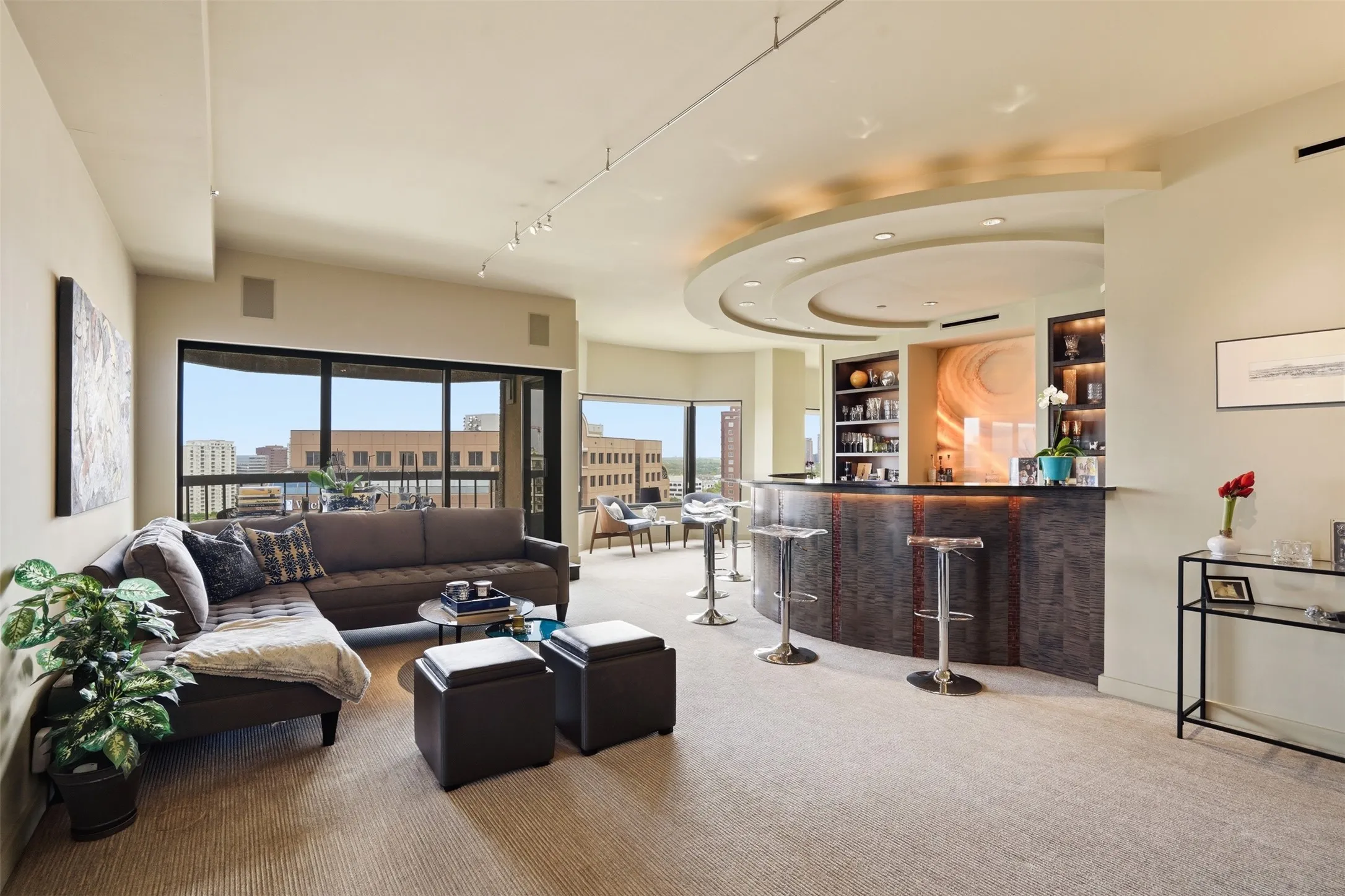 Condominium For Sale in Dallas County , 3030 Mckinney Avenue 1606, Dallas, Texas 75204, 3 Bedroom, 3 Bathroom, 4 Garage spaces, 3,126 Sqft, built in 1981, mls#21221032, Real Estate Agent in Dallas, Homes For Sale in Dallas county, Homes For Sale in Dallas, Realtor in Dallas Texas, Real Estate Brokerage Independent Realty Texas, Luminita Cordes Realtor