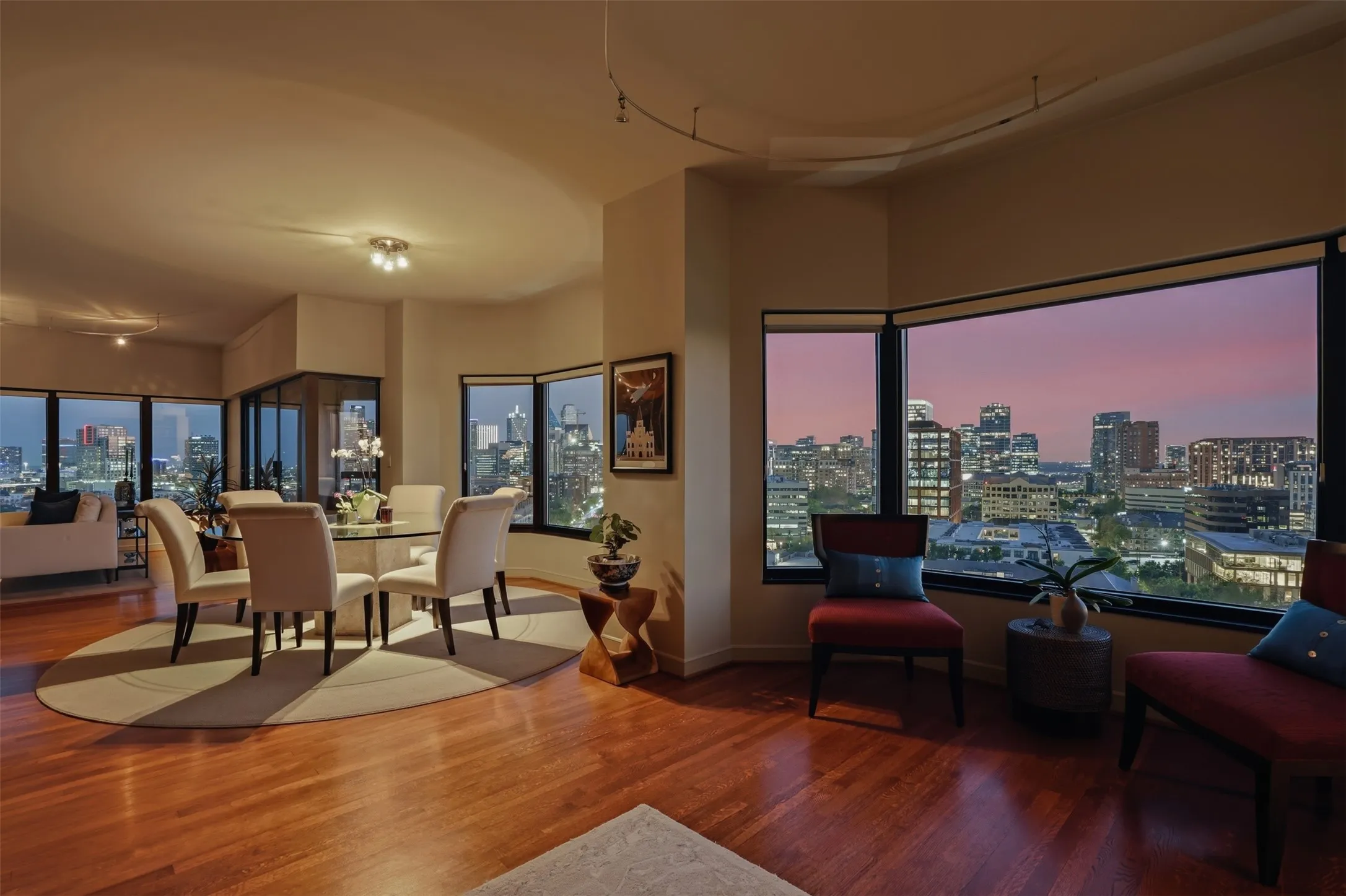 Condominium For Sale in Dallas County , 3030 Mckinney Avenue 1606, Dallas, Texas 75204, 3 Bedroom, 3 Bathroom, 4 Garage spaces, 3,126 Sqft, built in 1981, mls#21221032, Real Estate Agent in Dallas, Homes For Sale in Dallas county, Homes For Sale in Dallas, Realtor in Dallas Texas, Real Estate Brokerage Independent Realty Texas, Luminita Cordes Realtor