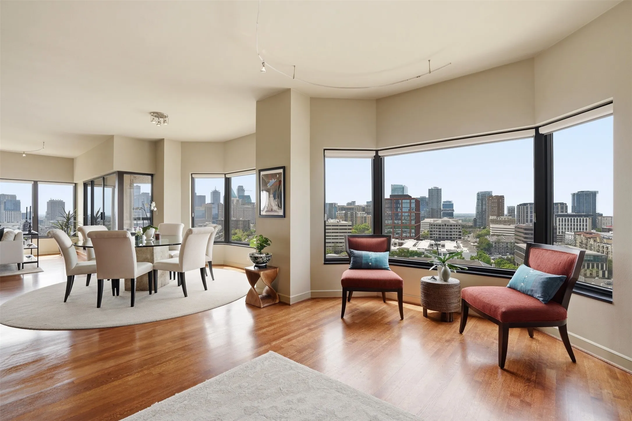 Condominium For Sale in Dallas County , 3030 Mckinney Avenue 1606, Dallas, Texas 75204, 3 Bedroom, 3 Bathroom, 4 Garage spaces, 3,126 Sqft, built in 1981, mls#21221032, Real Estate Agent in Dallas, Homes For Sale in Dallas county, Homes For Sale in Dallas, Realtor in Dallas Texas, Real Estate Brokerage Independent Realty Texas, Luminita Cordes Realtor