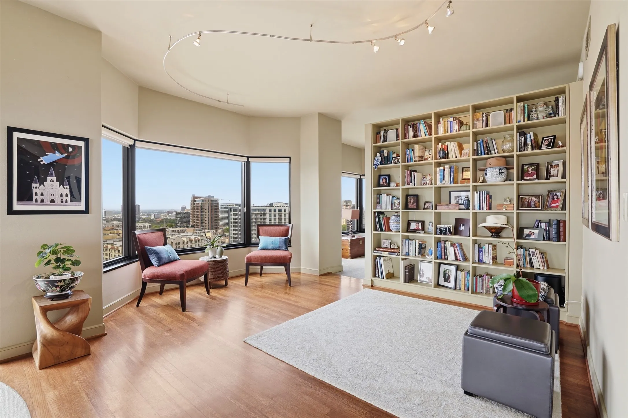 Condominium For Sale in Dallas County , 3030 Mckinney Avenue 1606, Dallas, Texas 75204, 3 Bedroom, 3 Bathroom, 4 Garage spaces, 3,126 Sqft, built in 1981, mls#21221032, Real Estate Agent in Dallas, Homes For Sale in Dallas county, Homes For Sale in Dallas, Realtor in Dallas Texas, Real Estate Brokerage Independent Realty Texas, Luminita Cordes Realtor