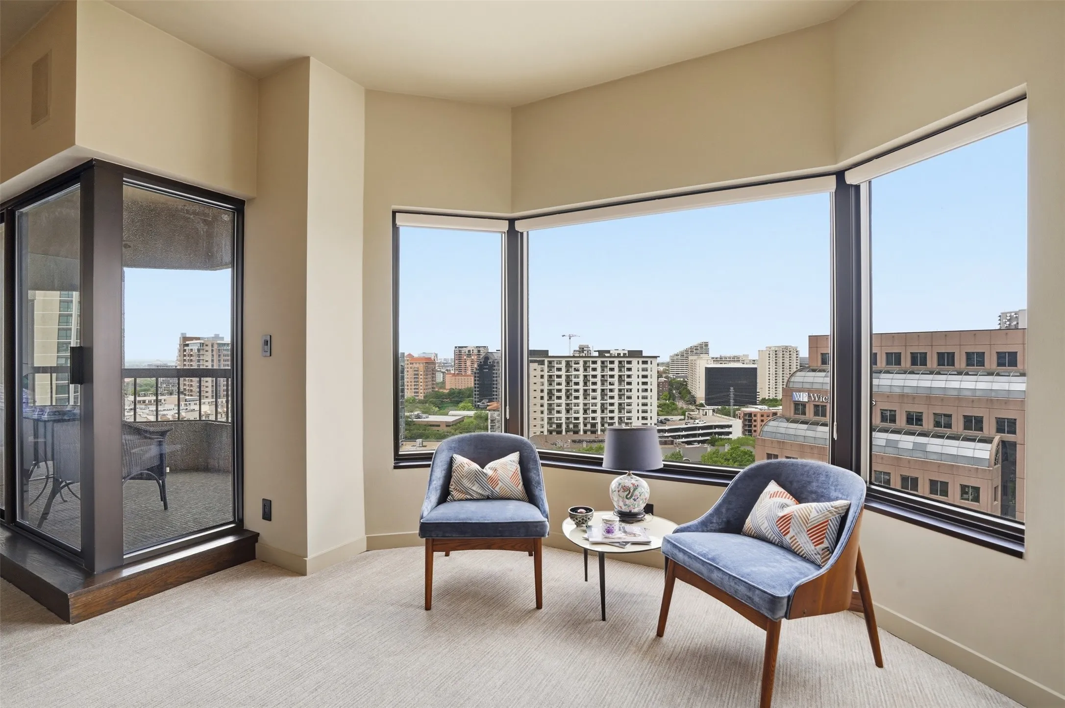 Condominium For Sale in Dallas County , 3030 Mckinney Avenue 1606, Dallas, Texas 75204, 3 Bedroom, 3 Bathroom, 4 Garage spaces, 3,126 Sqft, built in 1981, mls#21221032, Real Estate Agent in Dallas, Homes For Sale in Dallas county, Homes For Sale in Dallas, Realtor in Dallas Texas, Real Estate Brokerage Independent Realty Texas, Luminita Cordes Realtor