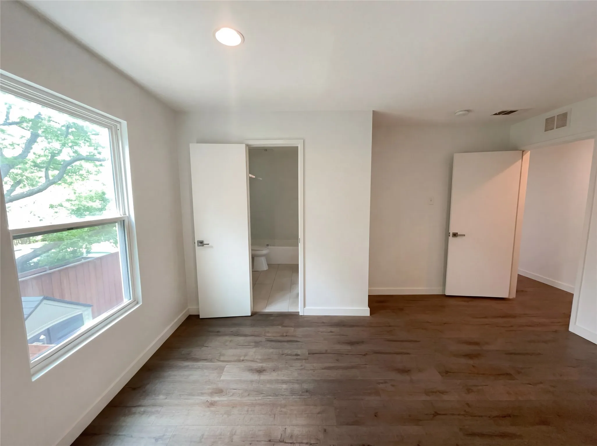 Single Family Residence For Sale in Collin County , 7121 Winding Creek Road, Dallas, Texas 75252, 3 Bedroom, 3 Bathroom, Garage spaces, 2,512 Sqft, built in 1973, mls#21228362, Real Estate Agent in Dallas, Homes For Sale in Collin county, Homes For Sale in Dallas, Realtor in Dallas Texas, Real Estate Brokerage Independent Realty Texas, Luminita Cordes Realtor