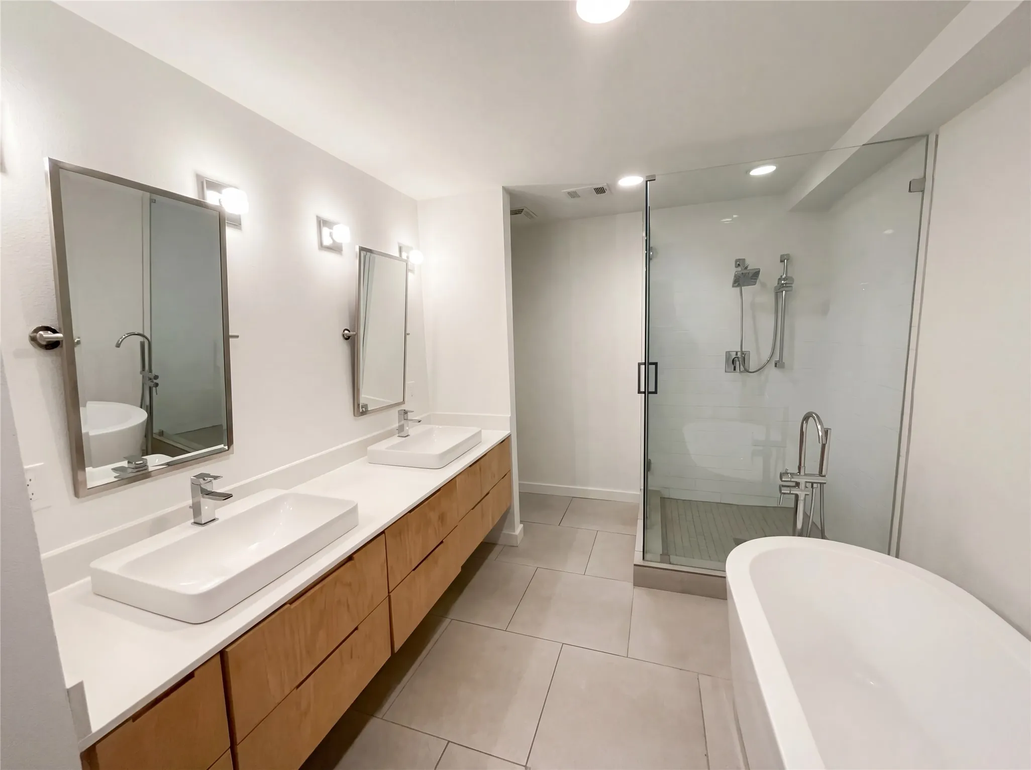 Single Family Residence For Sale in Collin County , 7121 Winding Creek Road, Dallas, Texas 75252, 3 Bedroom, 3 Bathroom, Garage spaces, 2,512 Sqft, built in 1973, mls#21228362, Real Estate Agent in Dallas, Homes For Sale in Collin county, Homes For Sale in Dallas, Realtor in Dallas Texas, Real Estate Brokerage Independent Realty Texas, Luminita Cordes Realtor
