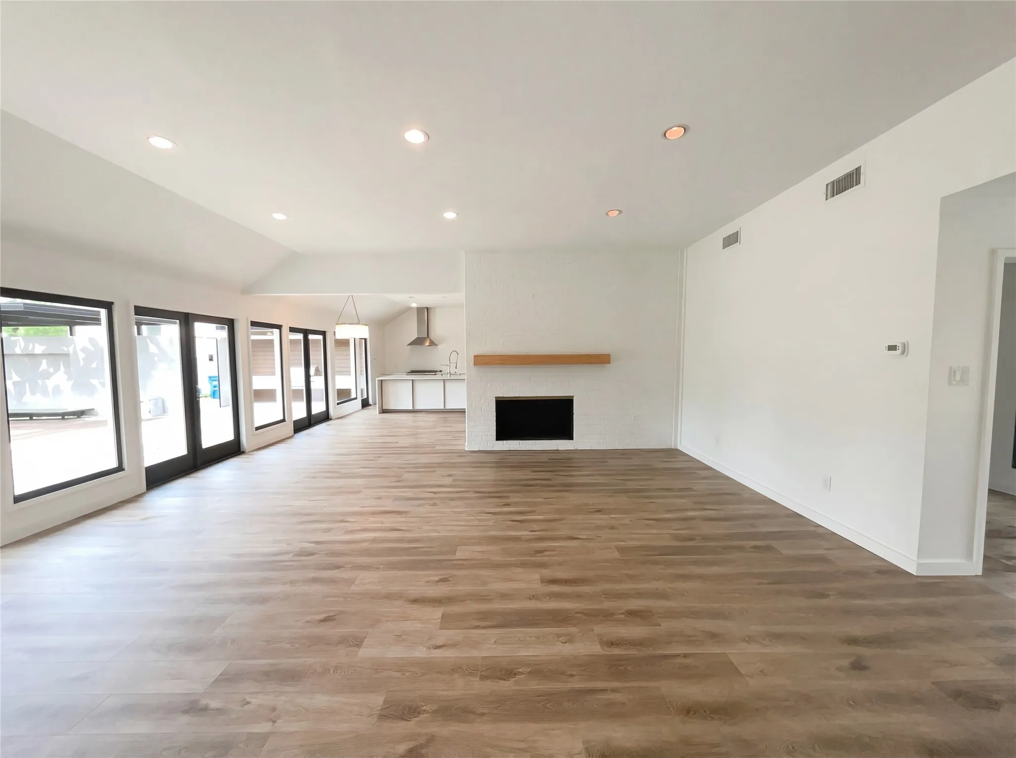 Single Family Residence For Sale in Collin County , 7121 Winding Creek Road, Dallas, Texas 75252, 3 Bedroom, 3 Bathroom, Garage spaces, 2,512 Sqft, built in 1973, mls#21228362, Real Estate Agent in Dallas, Homes For Sale in Collin county, Homes For Sale in Dallas, Realtor in Dallas Texas, Real Estate Brokerage Independent Realty Texas, Luminita Cordes Realtor